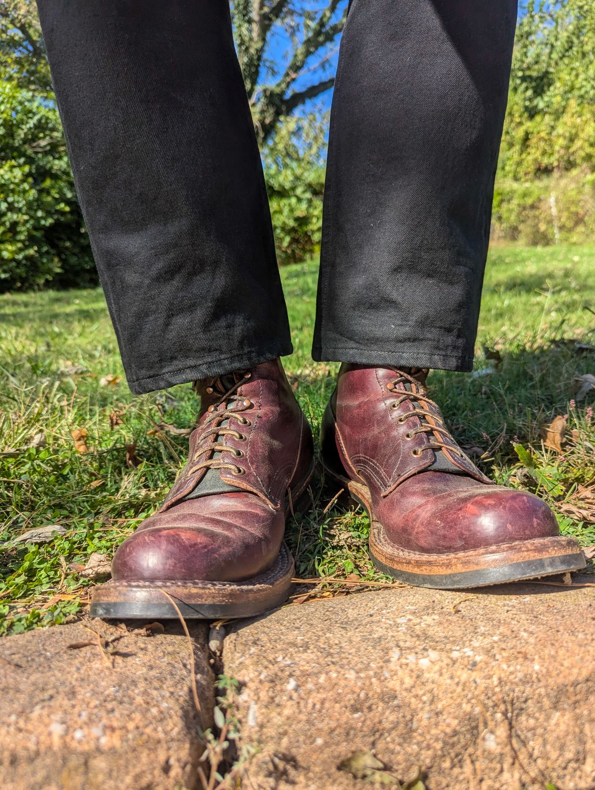 Photo by demo on October 1, 2024 of the White's 350 Cruiser in Horween Burgundy Chromexcel.