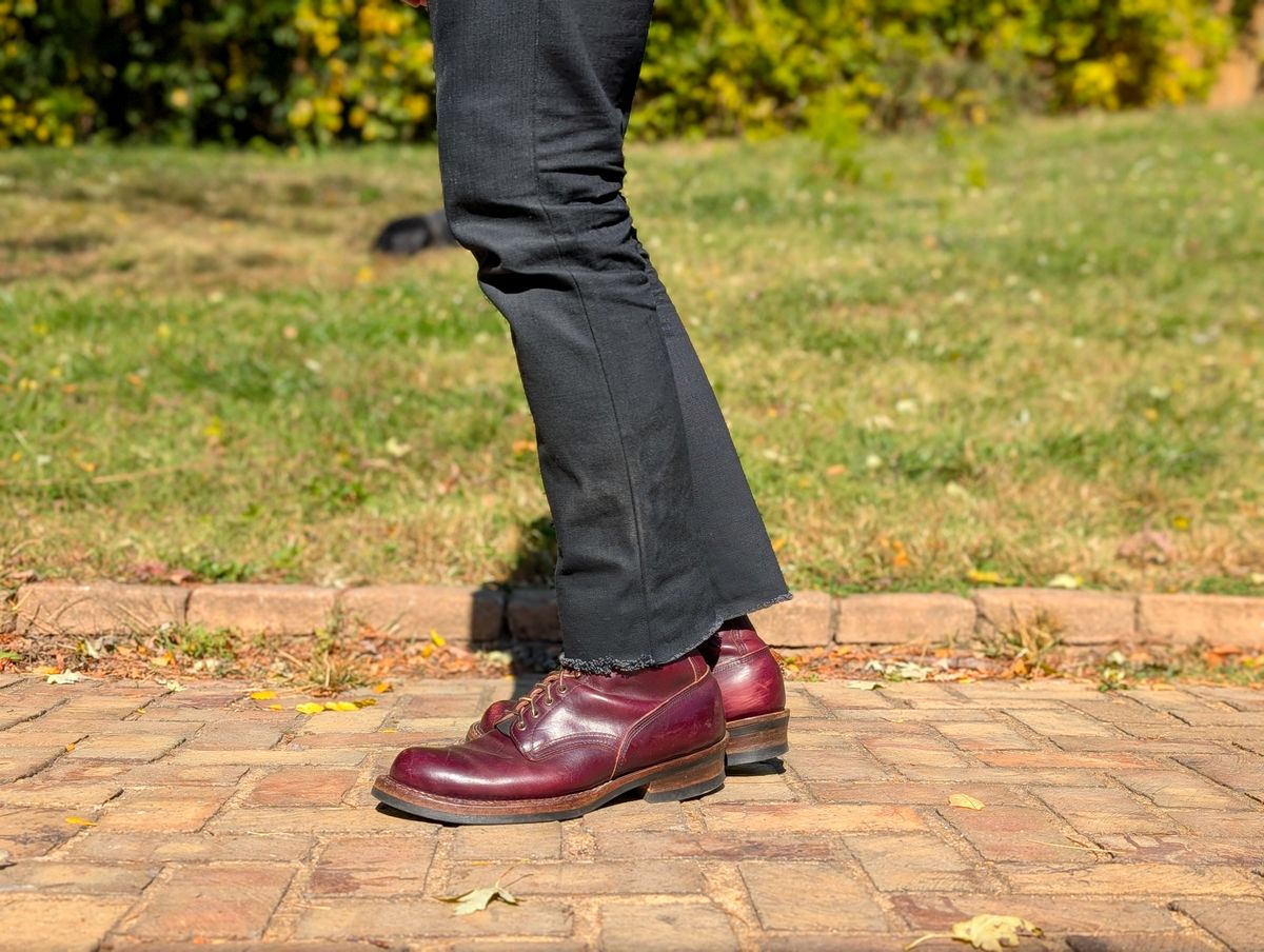 Photo by demo on October 26, 2024 of the White's 350 Cruiser in Horween Burgundy Chromexcel.