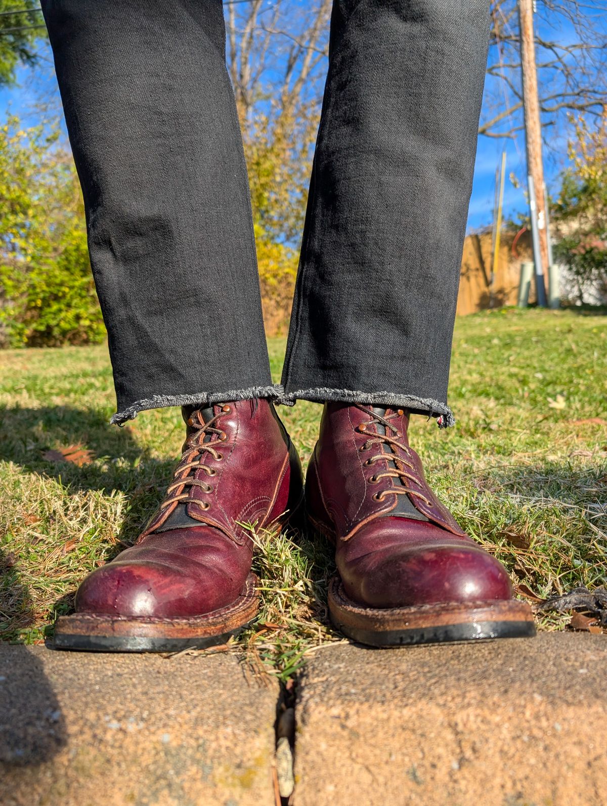 Photo by demo on November 26, 2024 of the White's 350 Cruiser in Horween Burgundy Chromexcel.