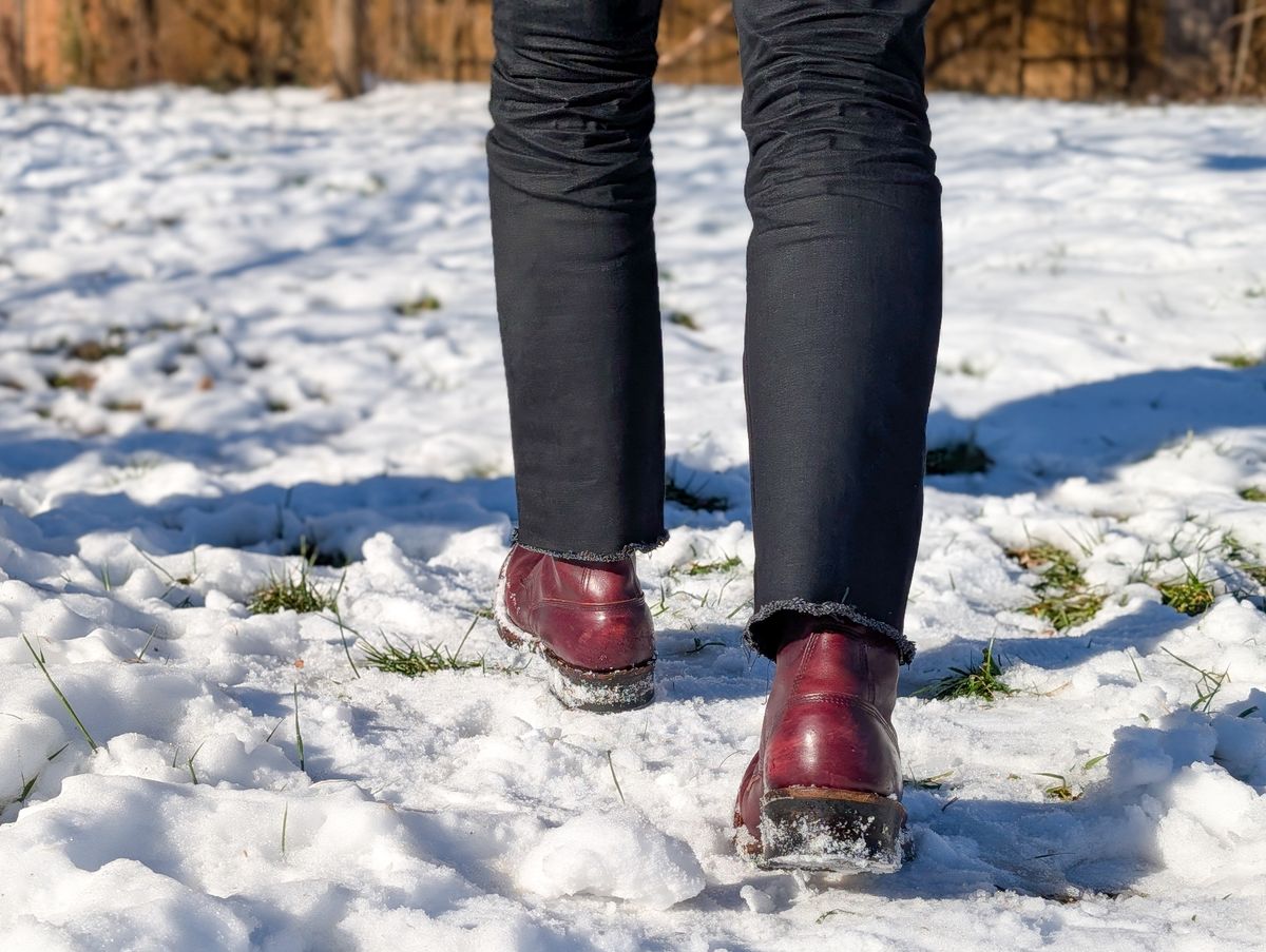 Photo by demo on January 13, 2025 of the White's 350 Cruiser in Horween Burgundy Chromexcel.