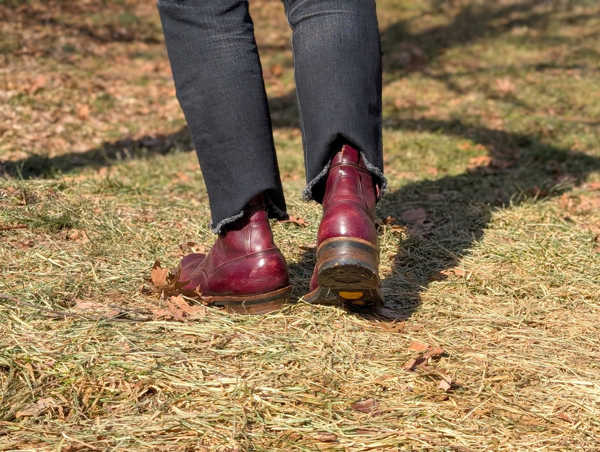 Photo by demo on January 25, 2025 of the White's 350 Cruiser in Horween Burgundy Chromexcel.