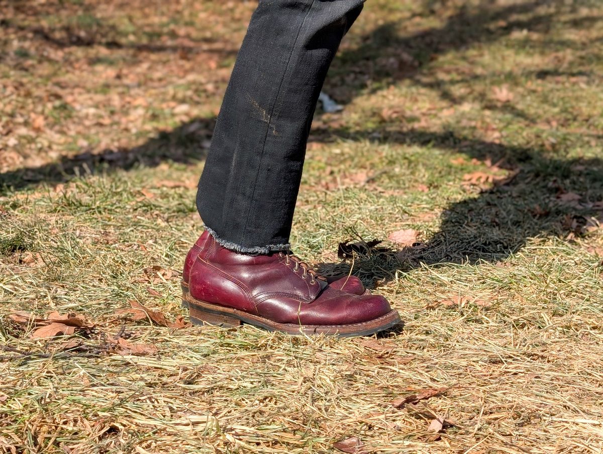 Photo by demo on January 25, 2025 of the White's 350 Cruiser in Horween Burgundy Chromexcel.