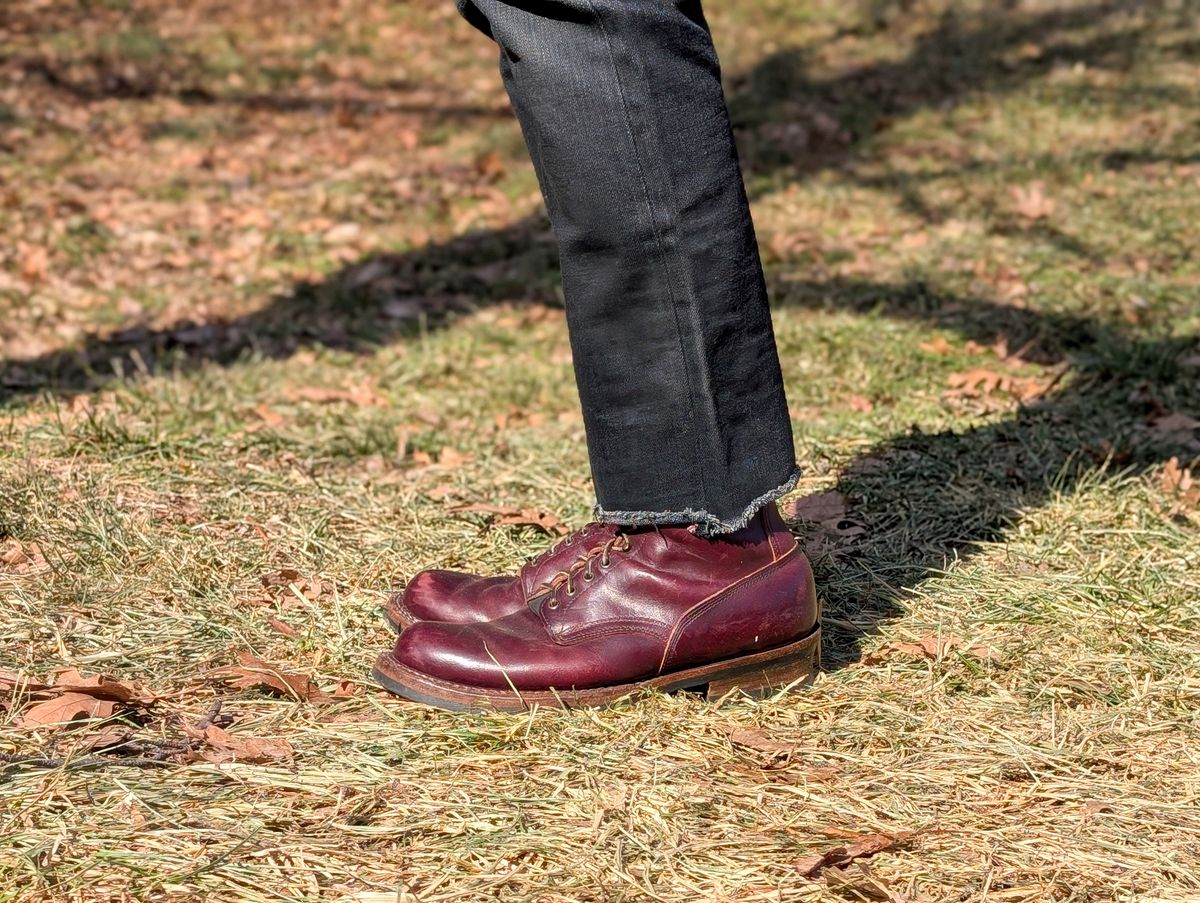Photo by demo on January 25, 2025 of the White's 350 Cruiser in Horween Burgundy Chromexcel.