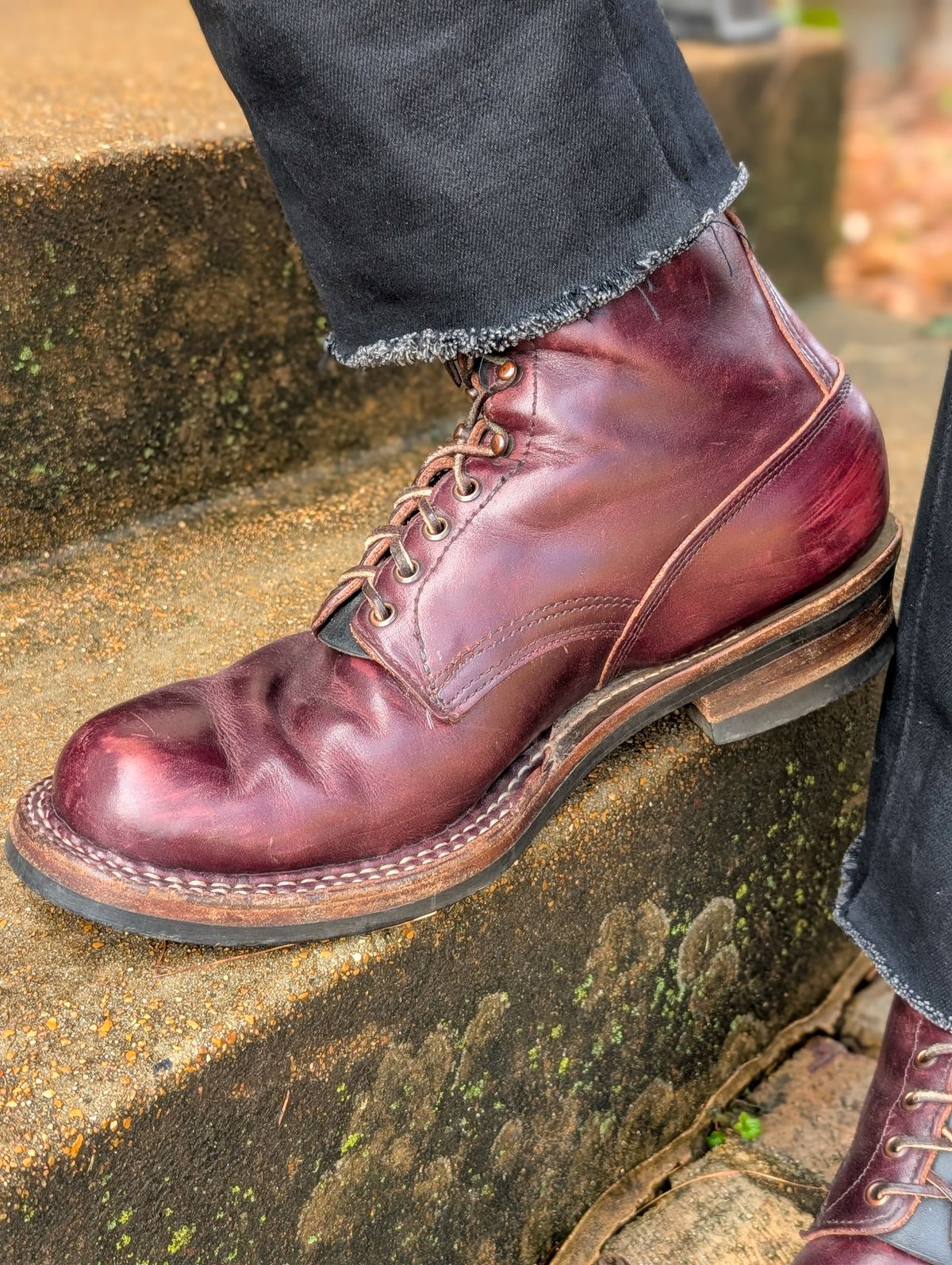 Photo by demo on December 16, 2024 of the White's 350 Cruiser in Horween Burgundy Chromexcel.