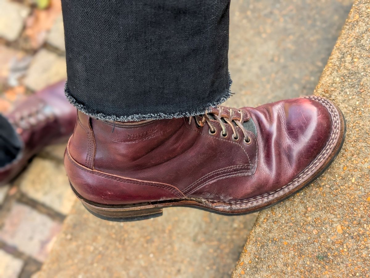 Photo by demo on December 16, 2024 of the White's 350 Cruiser in Horween Burgundy Chromexcel.