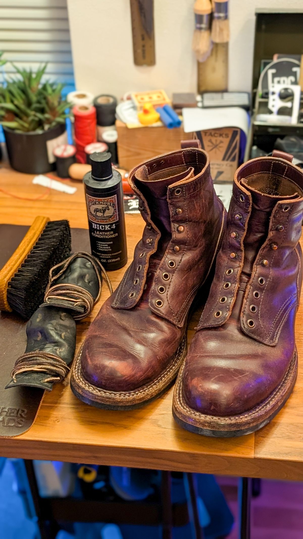 Photo by demo on February 10, 2026 of the White's 350 Cruiser in Horween Burgundy Chromexcel.