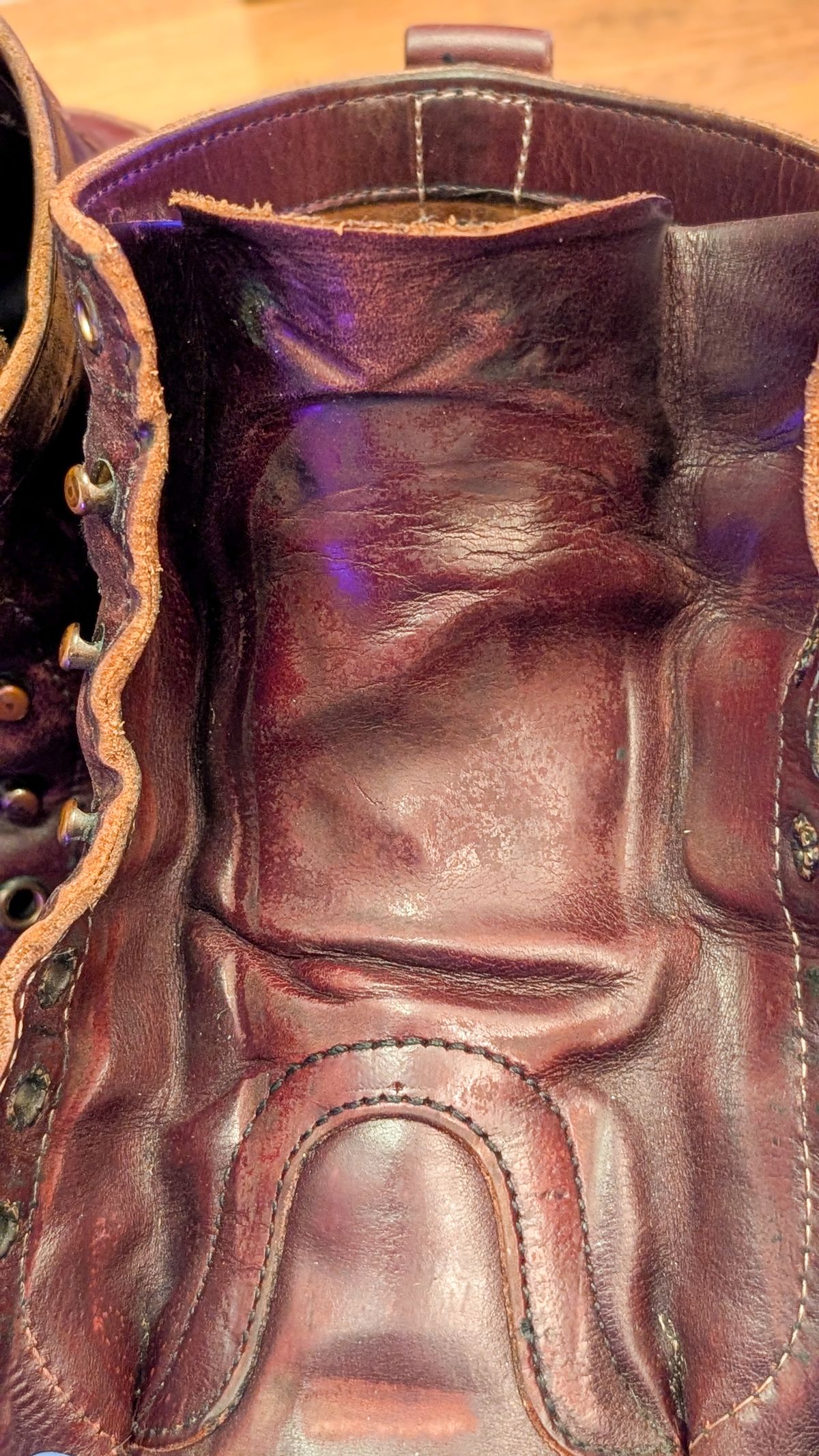 Photo by demo on February 10, 2026 of the White's 350 Cruiser in Horween Burgundy Chromexcel.