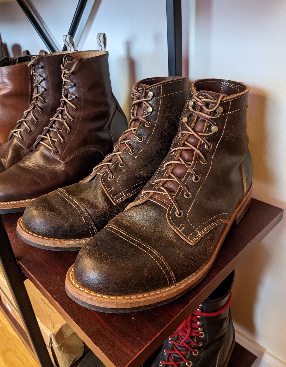 Photo by demo on November 12, 2022 of the Truman Service Boot in Horween Java Waxed Flesh.