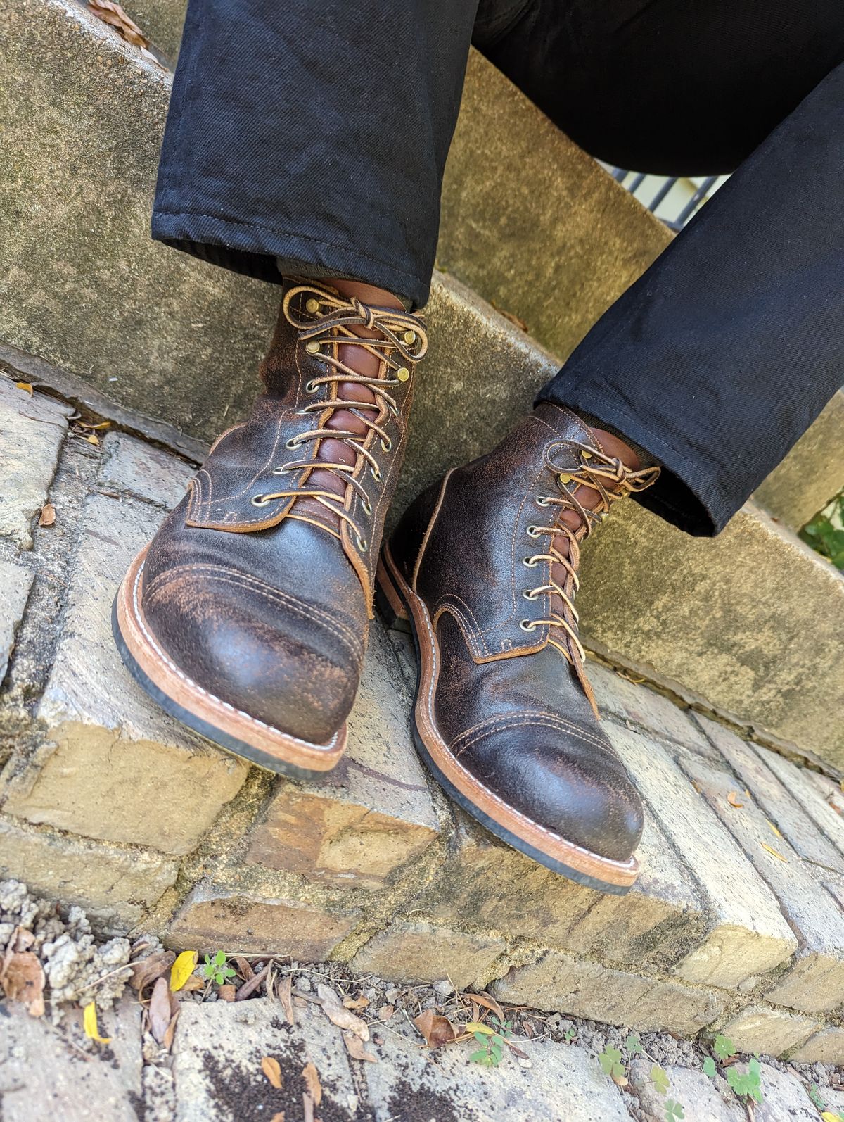Photo by demo on September 14, 2023 of the Truman Service Boot in Horween Java Waxed Flesh.
