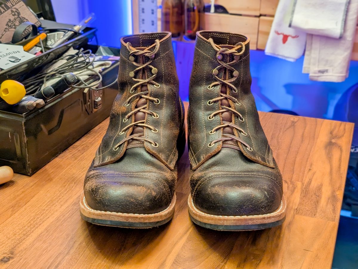 Photo by demo on February 9, 2025 of the Truman Service Boot in Horween Java Waxed Flesh.