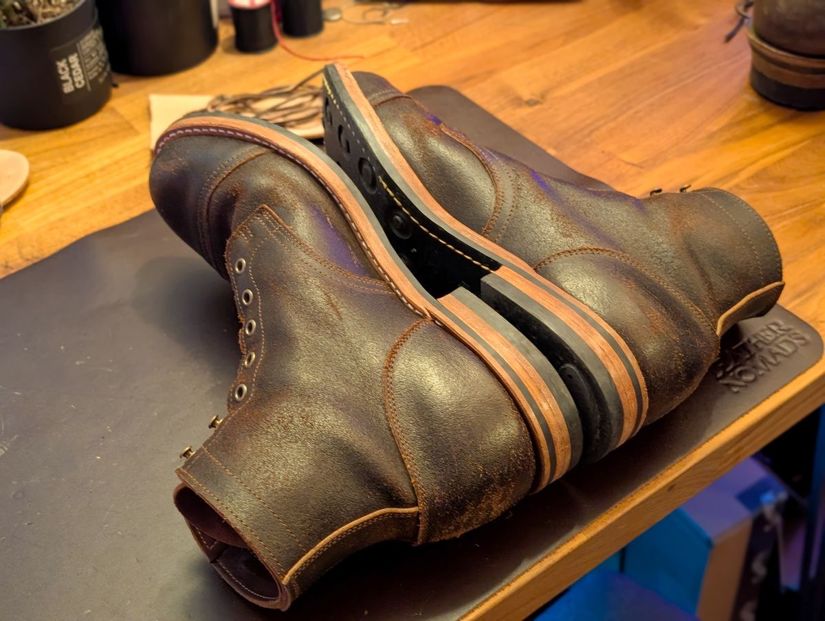Photo by demo on February 8, 2025 of the Truman Service Boot in Horween Java Waxed Flesh.