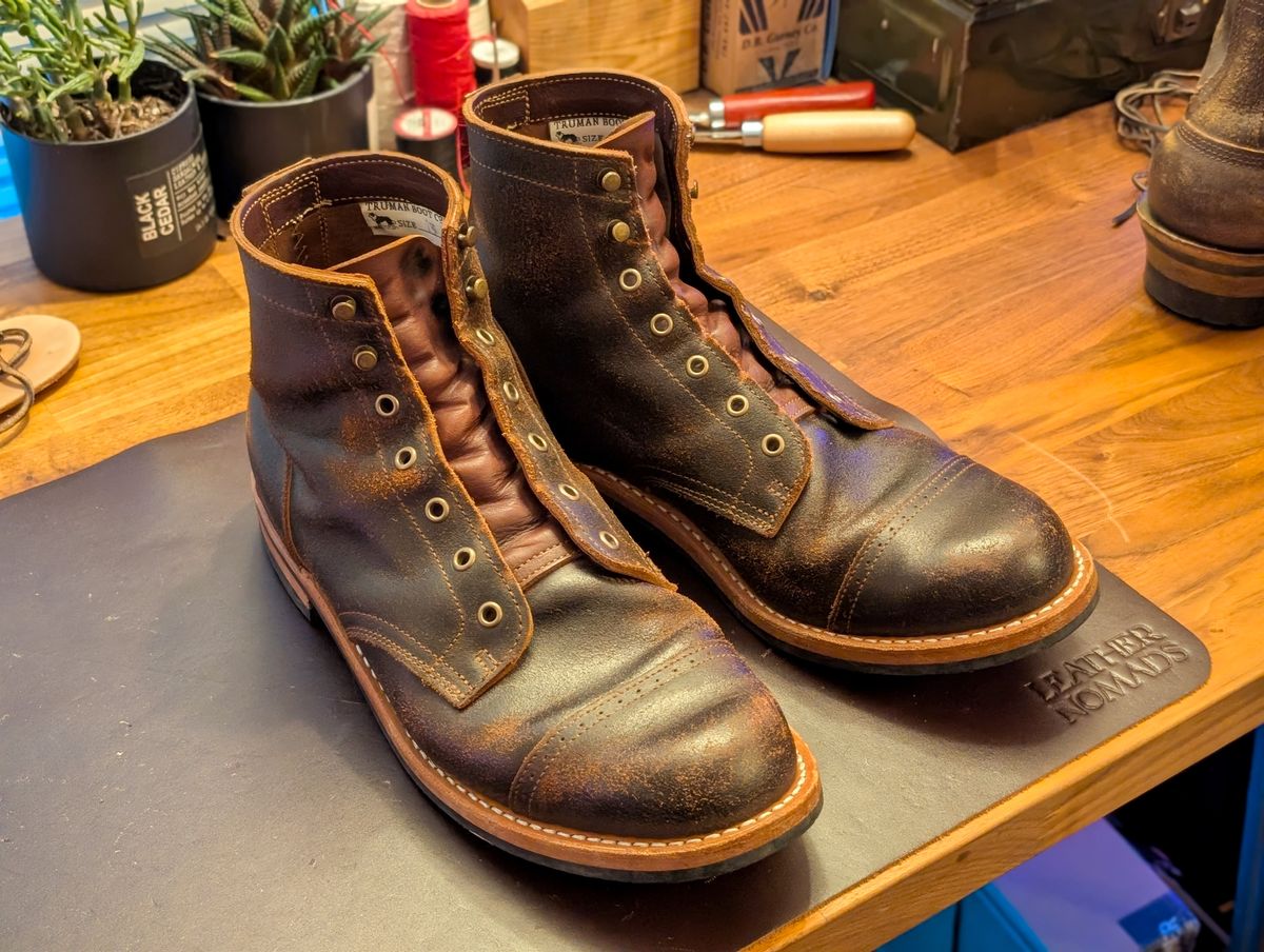 Photo by demo on February 8, 2025 of the Truman Service Boot in Horween Java Waxed Flesh.