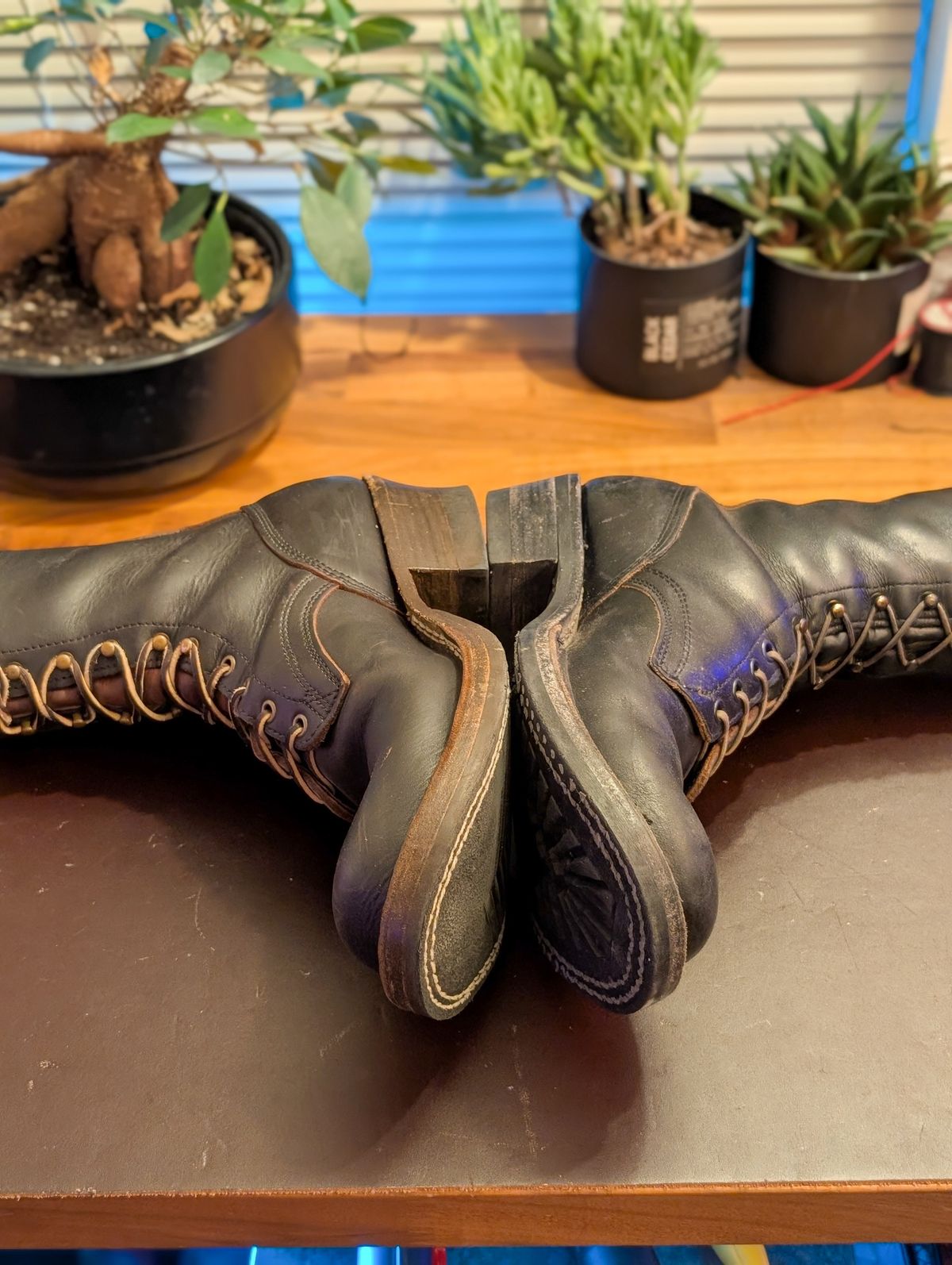 Photo by demo on November 5, 2025 of the White's x Rose Anvil Drifter 2.0 in Seidel Black Double Shot.