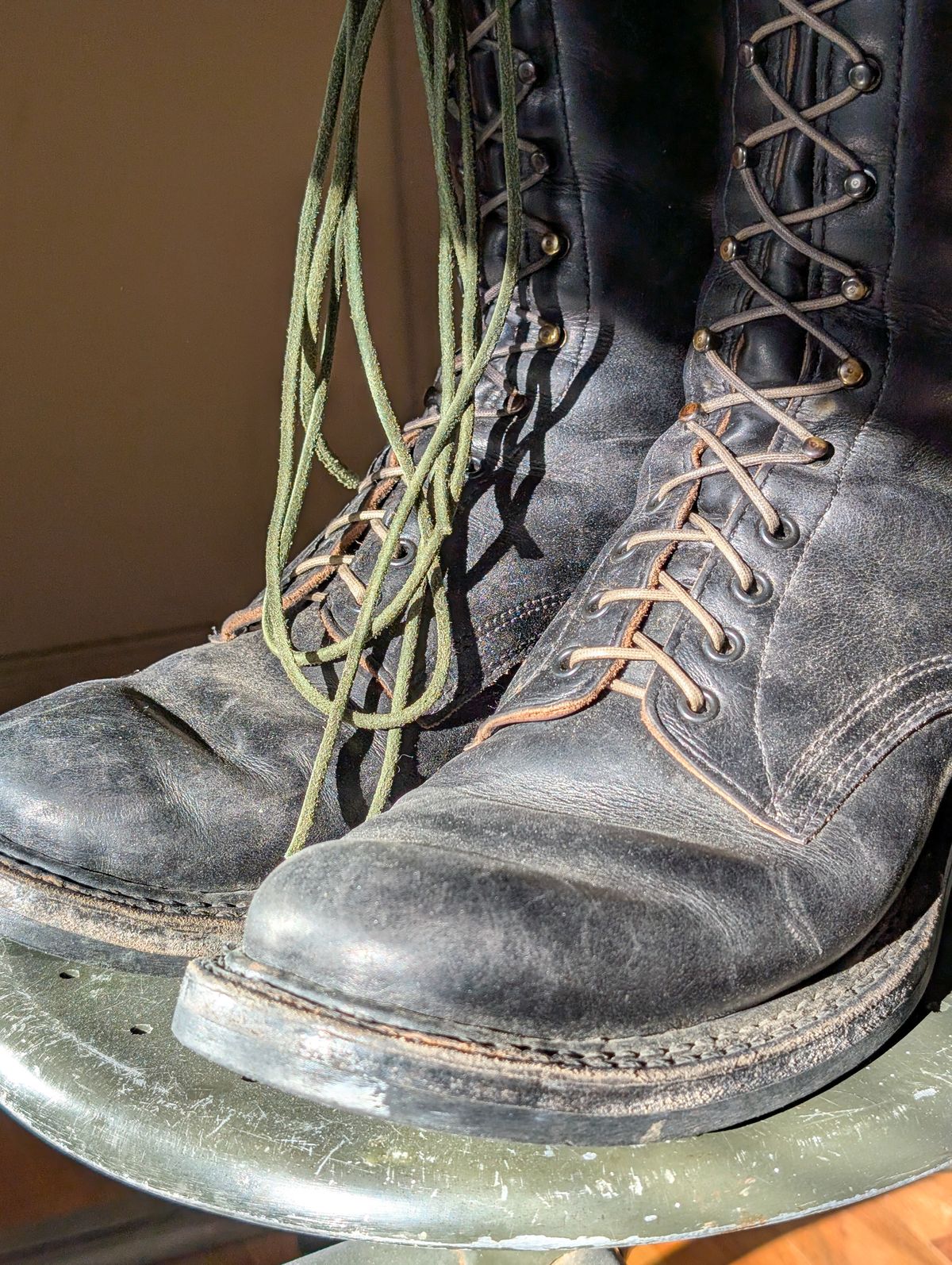 Photo by demo on November 6, 2025 of the White's x Rose Anvil Drifter 2.0 in Seidel Black Double Shot.