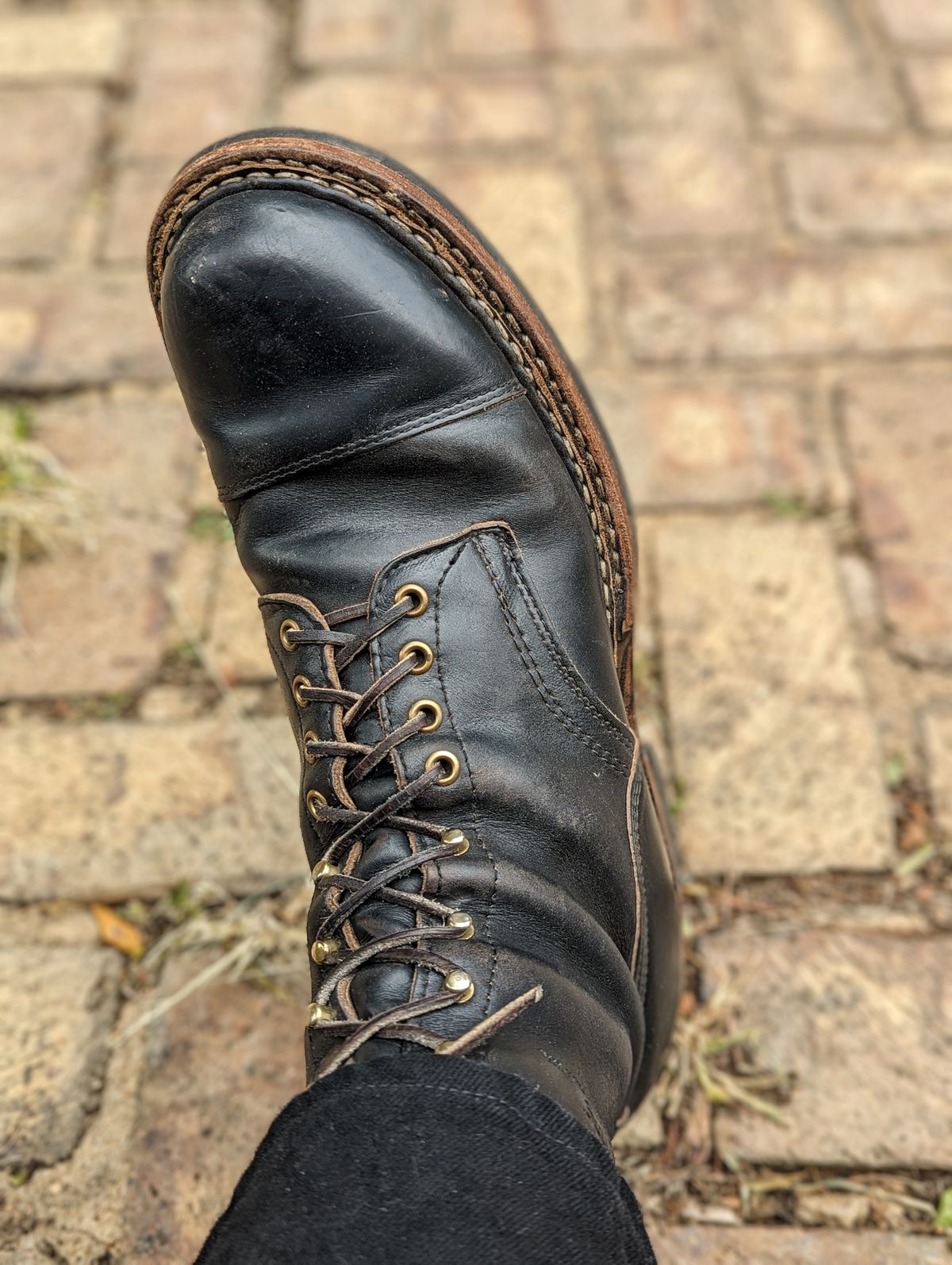 Photo by demo on June 28, 2023 of the White's Bounty Hunter in Horween Black Chromexcel.