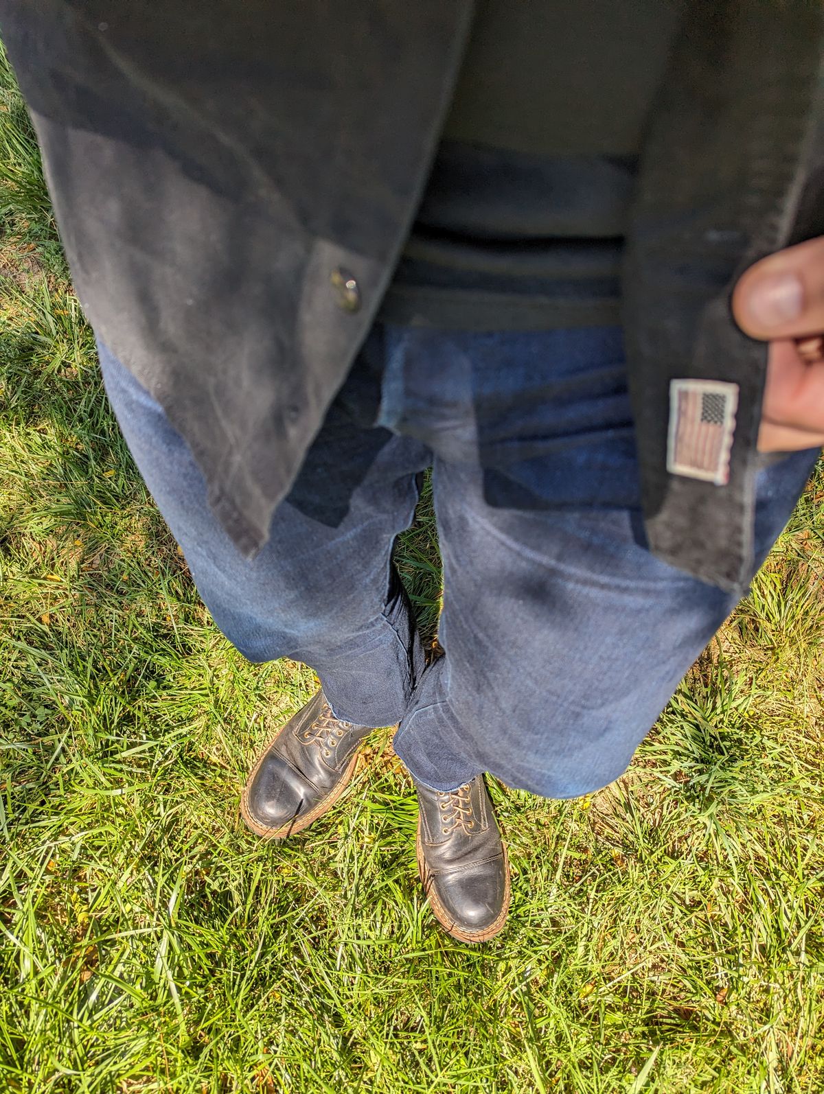 Photo by demo on July 10, 2023 of the White's Bounty Hunter in Horween Black Chromexcel.