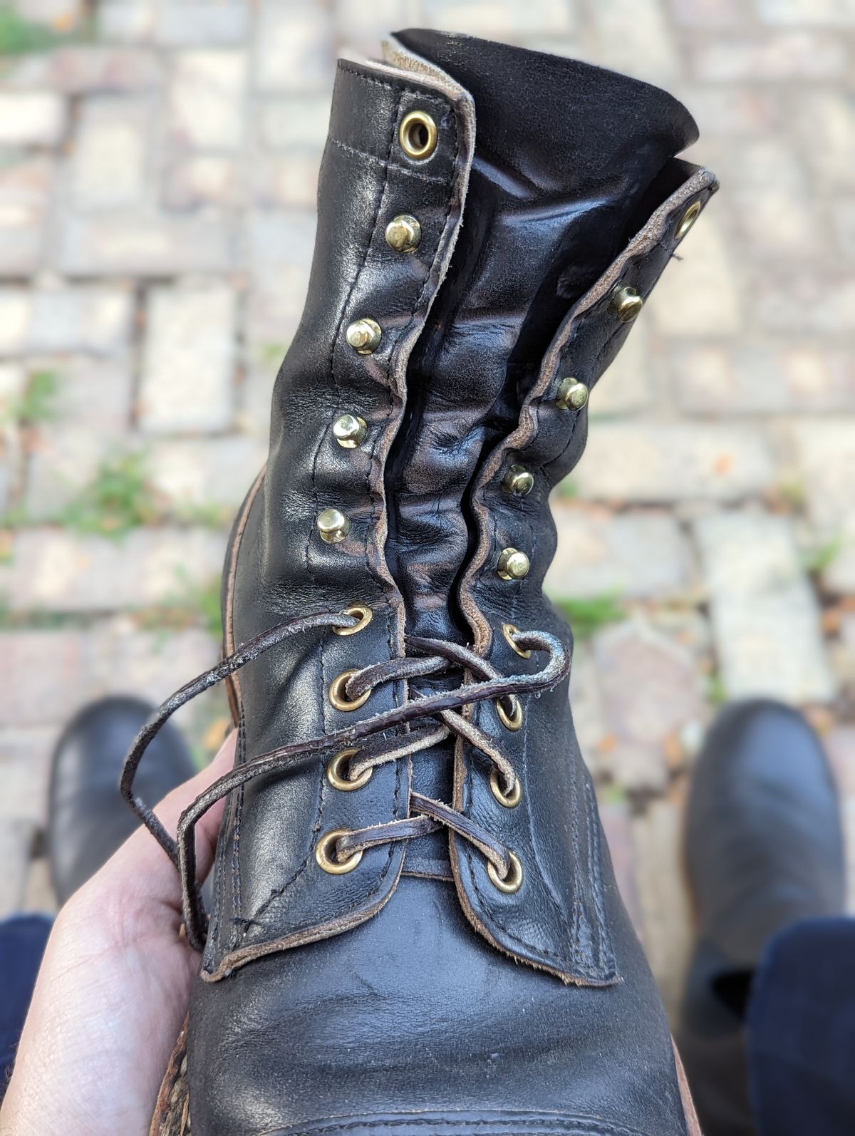 Photo by demo on July 11, 2023 of the White's Bounty Hunter in Horween Black Chromexcel.