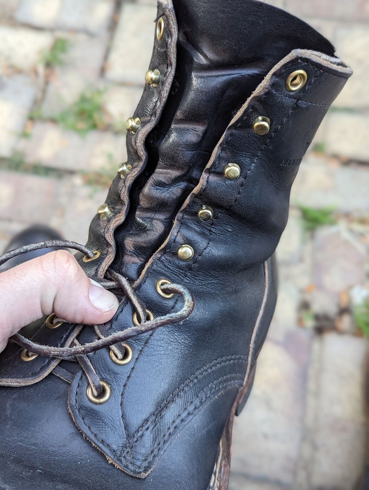 Photo by demo on July 11, 2023 of the White's Bounty Hunter in Horween Black Chromexcel.