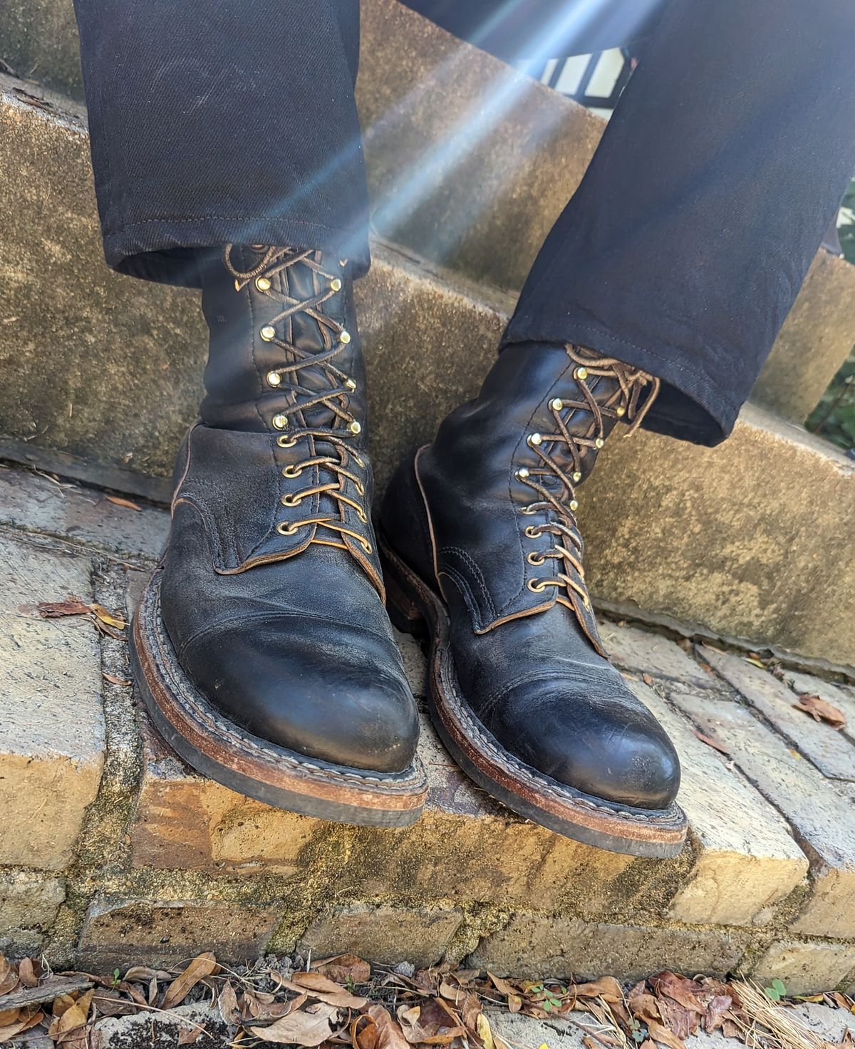 Photo by demo on September 2, 2023 of the White's Bounty Hunter in Horween Black Chromexcel.