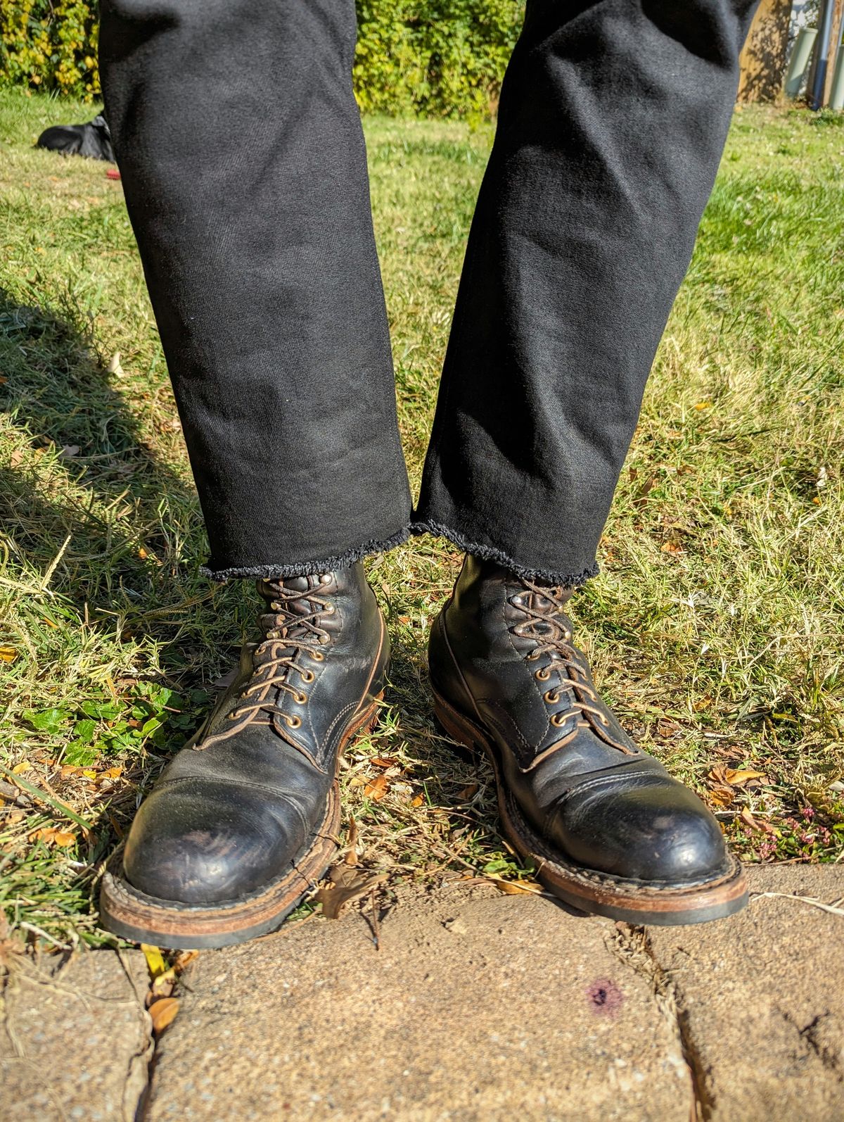 Photo by demo on October 23, 2023 of the White's Bounty Hunter in Horween Black Chromexcel.