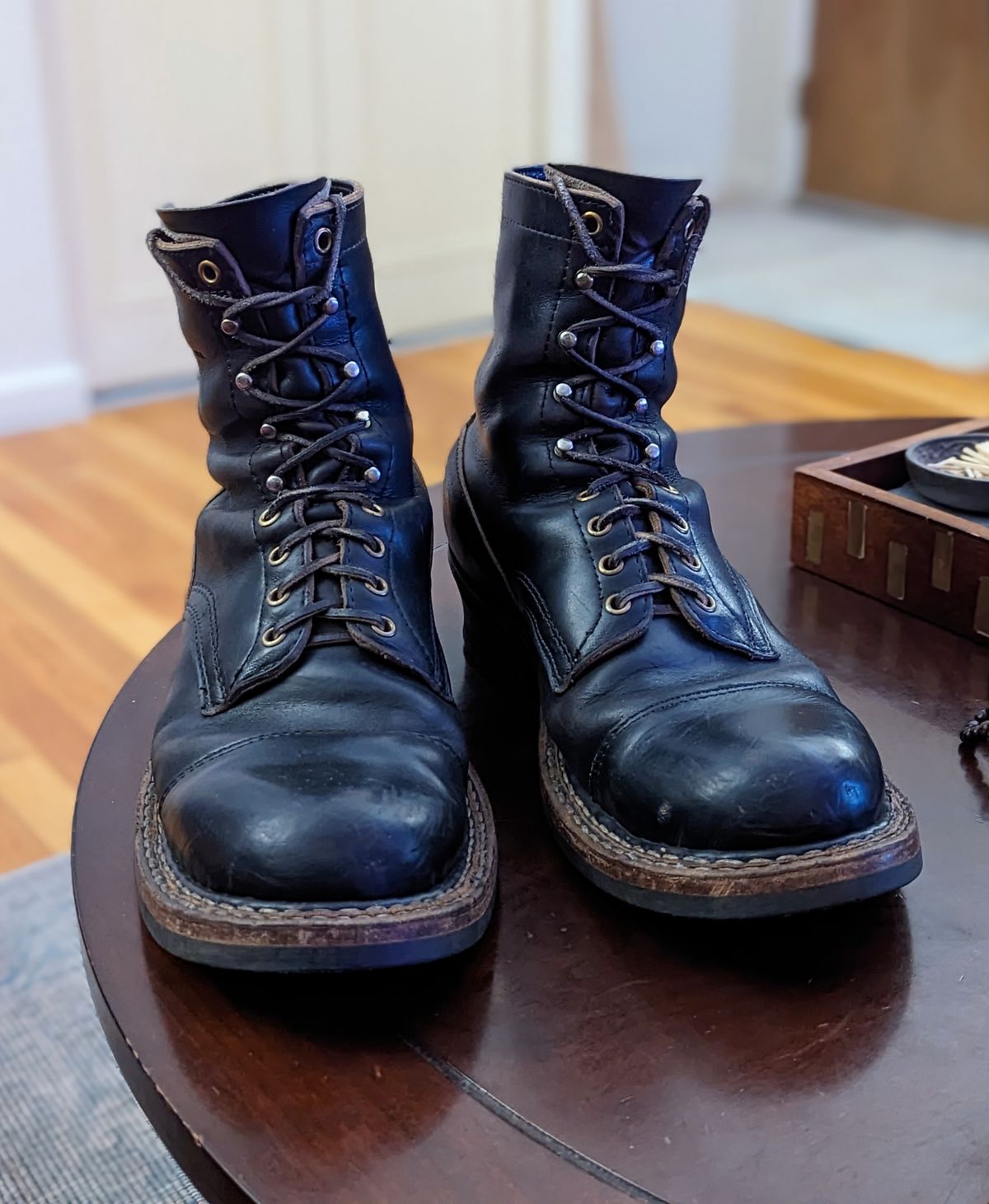 Photo by demo on December 1, 2023 of the White's Bounty Hunter in Horween Black Chromexcel.