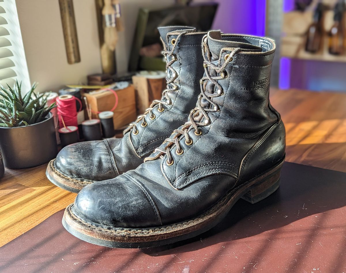 Photo by demo on February 8, 2024 of the White's Bounty Hunter in Horween Black Chromexcel.