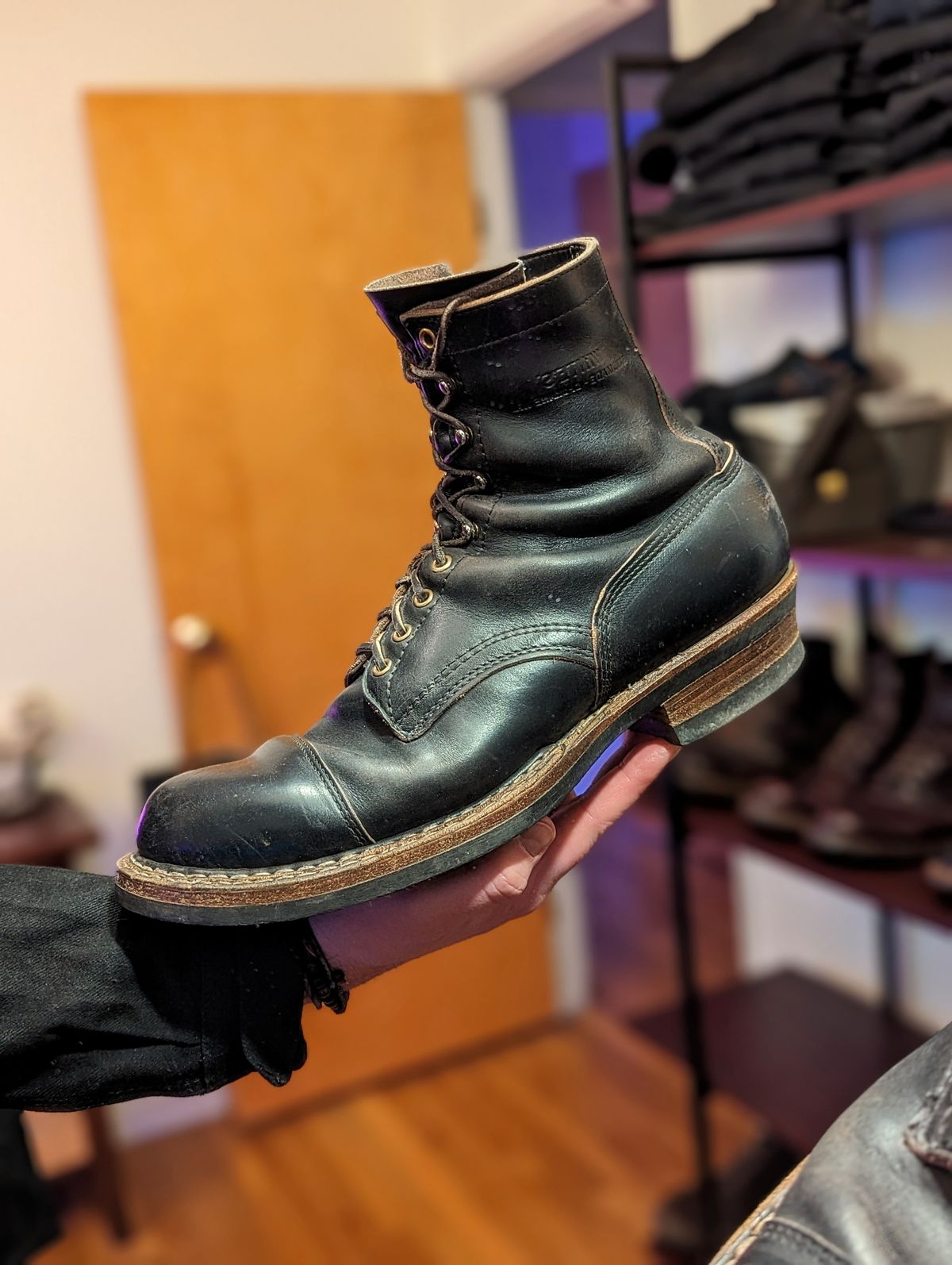 Photo by demo on February 17, 2024 of the White's Bounty Hunter in Horween Black Chromexcel.