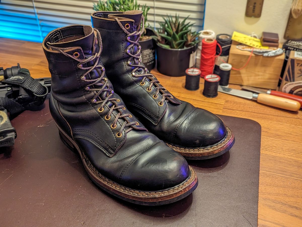 Photo by demo on March 6, 2024 of the White's Bounty Hunter in Horween Black Chromexcel.
