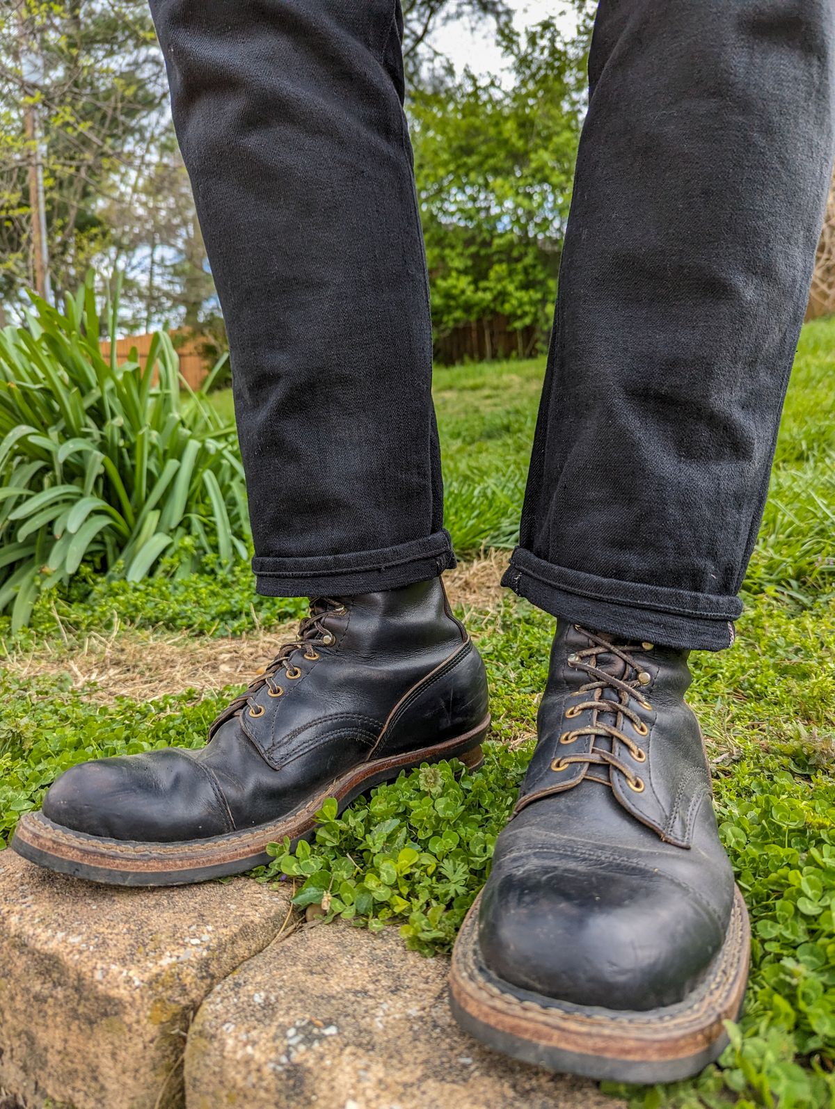 Photo by demo on April 7, 2024 of the White's Bounty Hunter in Horween Black Chromexcel.