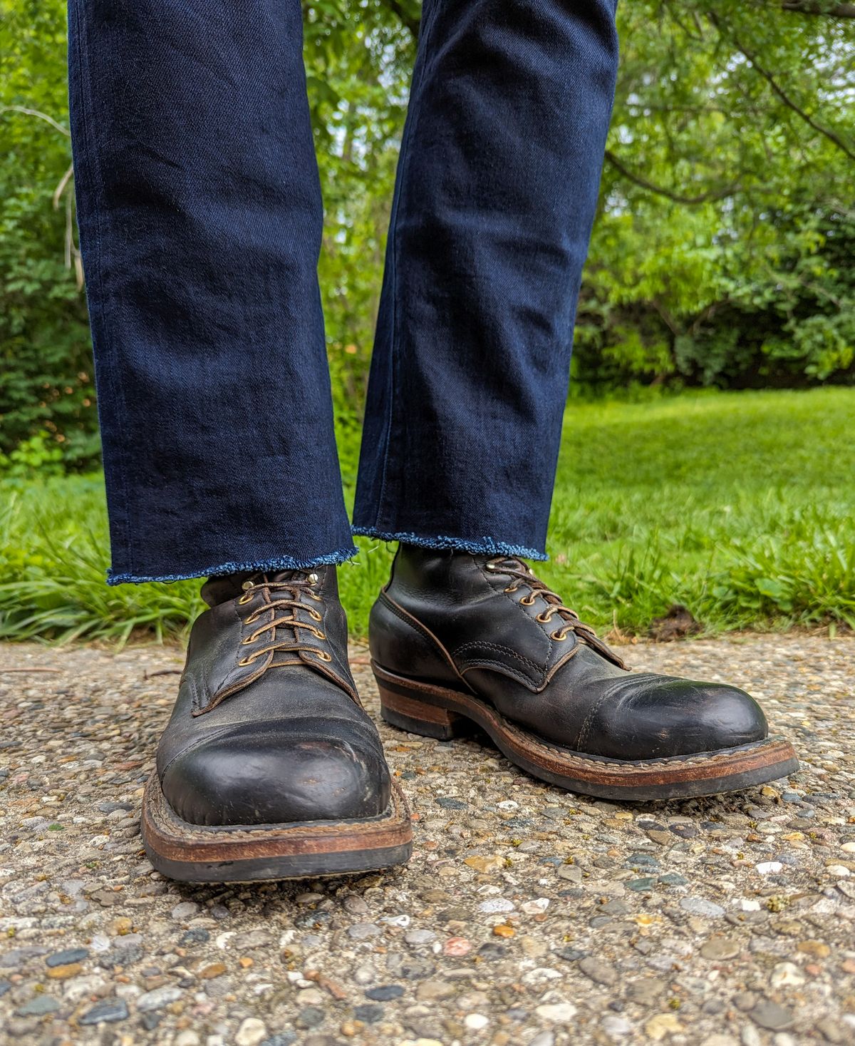 Photo by demo on May 8, 2024 of the White's Bounty Hunter in Horween Black Chromexcel.