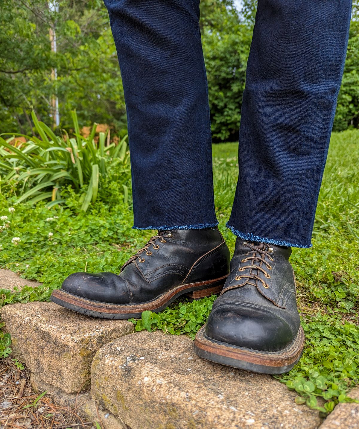 Photo by demo on May 8, 2024 of the White's Bounty Hunter in Horween Black Chromexcel.