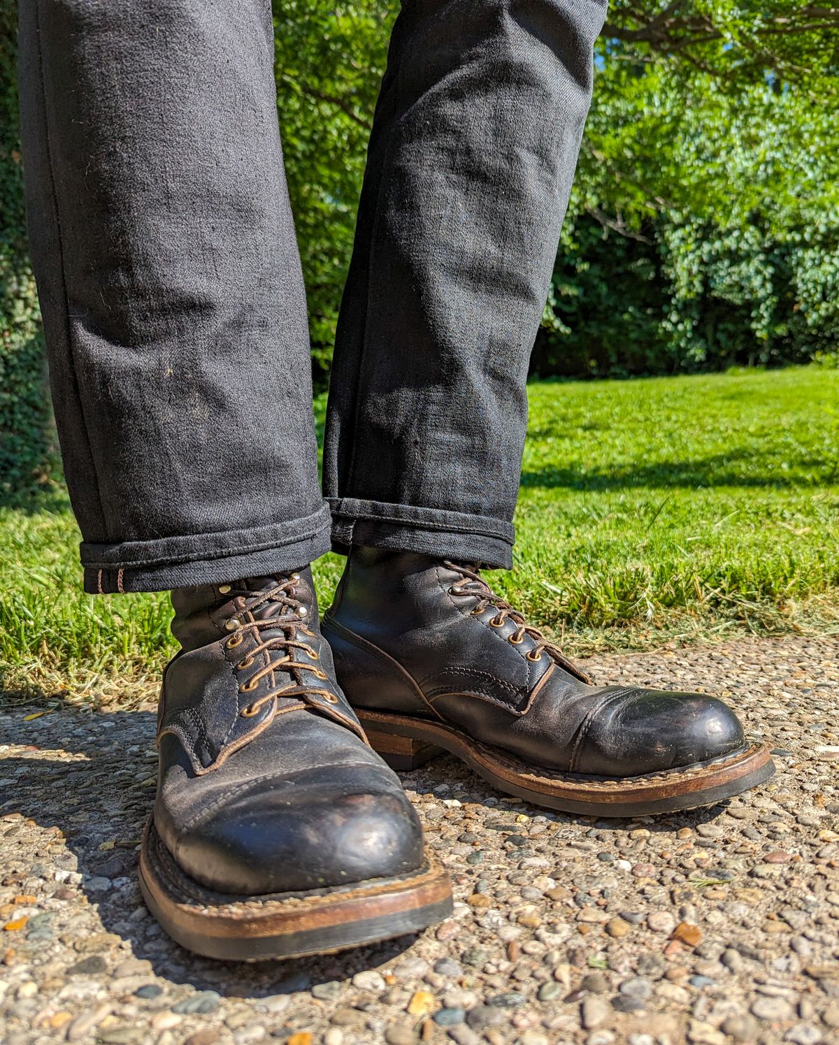 Photo by demo on June 16, 2024 of the White's Bounty Hunter in Horween Black Chromexcel.