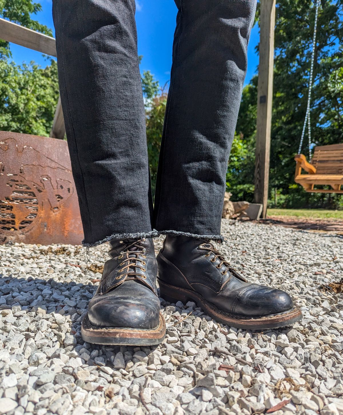 Photo by demo on June 30, 2024 of the White's Bounty Hunter in Horween Black Chromexcel.