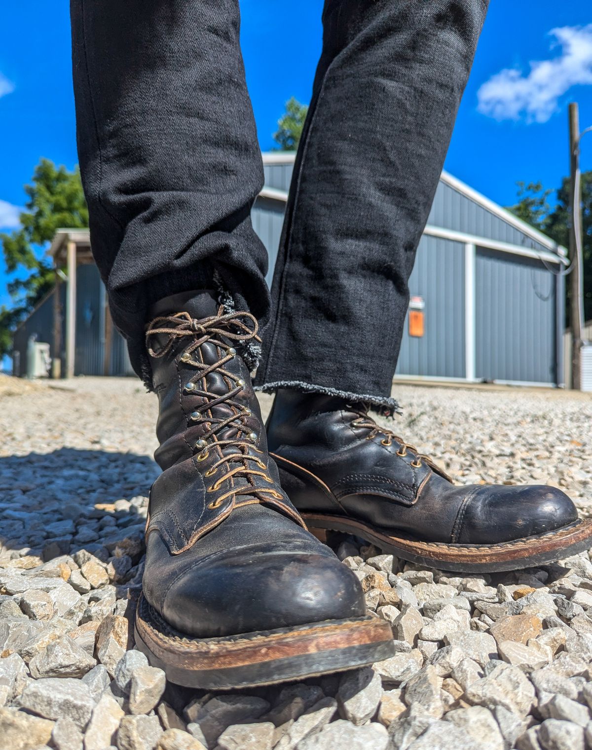 Photo by demo on June 30, 2024 of the White's Bounty Hunter in Horween Black Chromexcel.