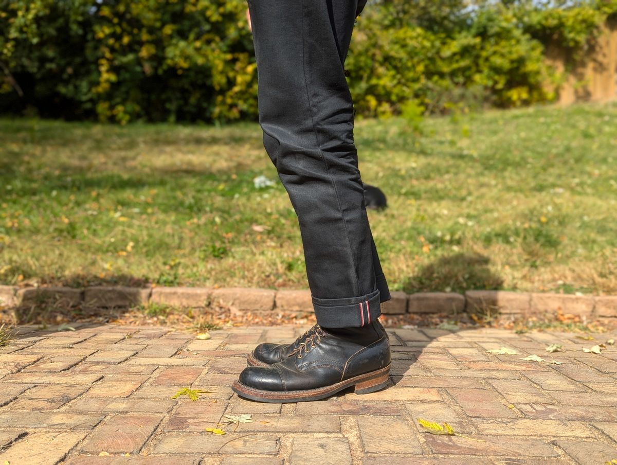 Photo by demo on October 23, 2024 of the White's Bounty Hunter in Horween Black Chromexcel.