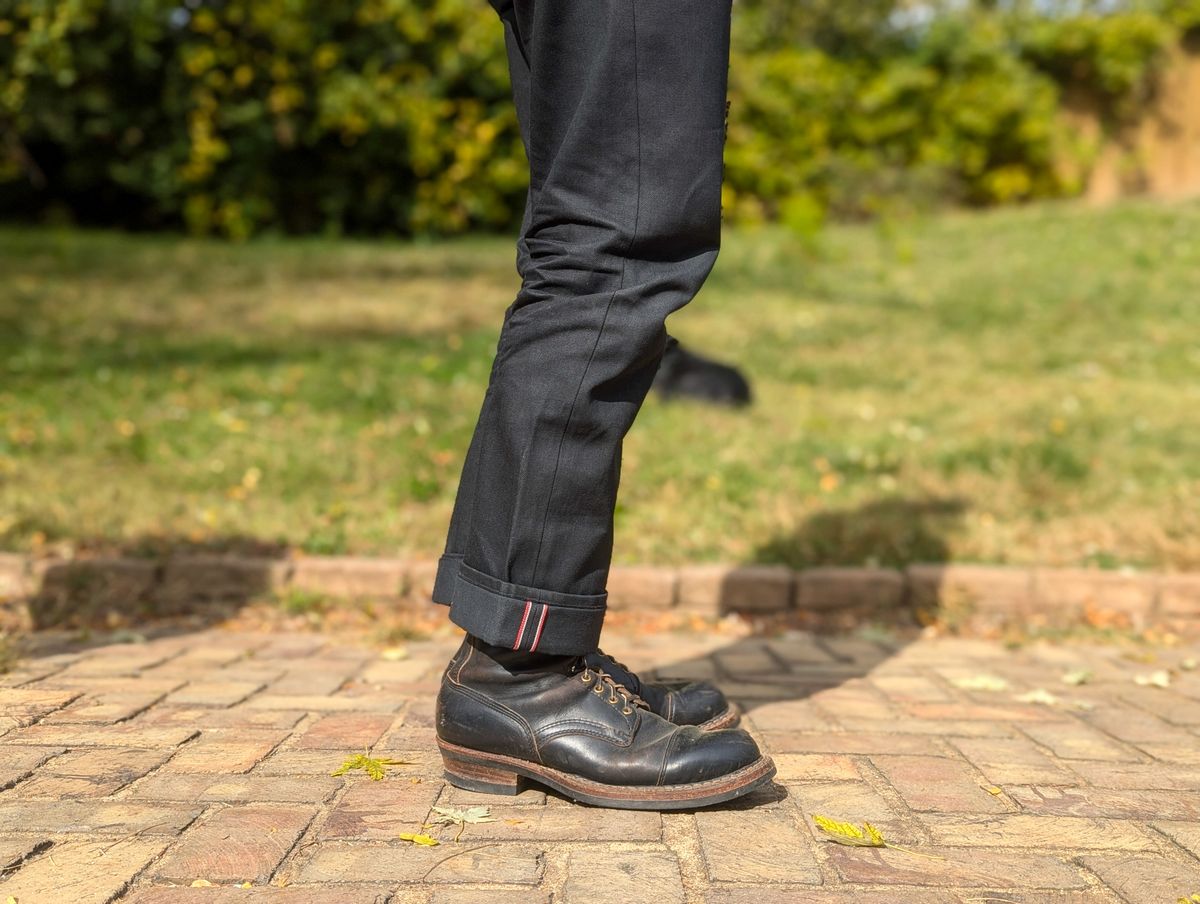 Photo by demo on October 23, 2024 of the White's Bounty Hunter in Horween Black Chromexcel.