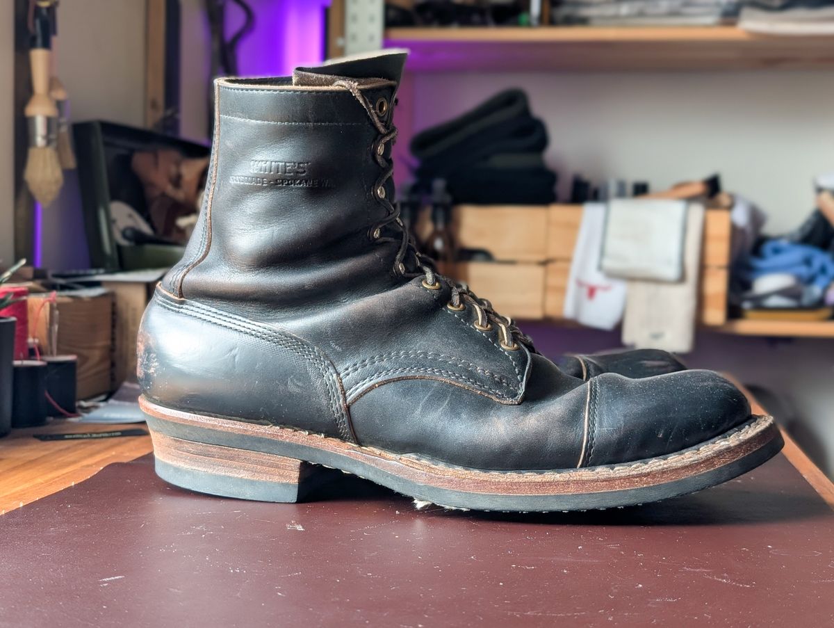 Photo by demo on January 18, 2025 of the White's Bounty Hunter in Horween Black Chromexcel.