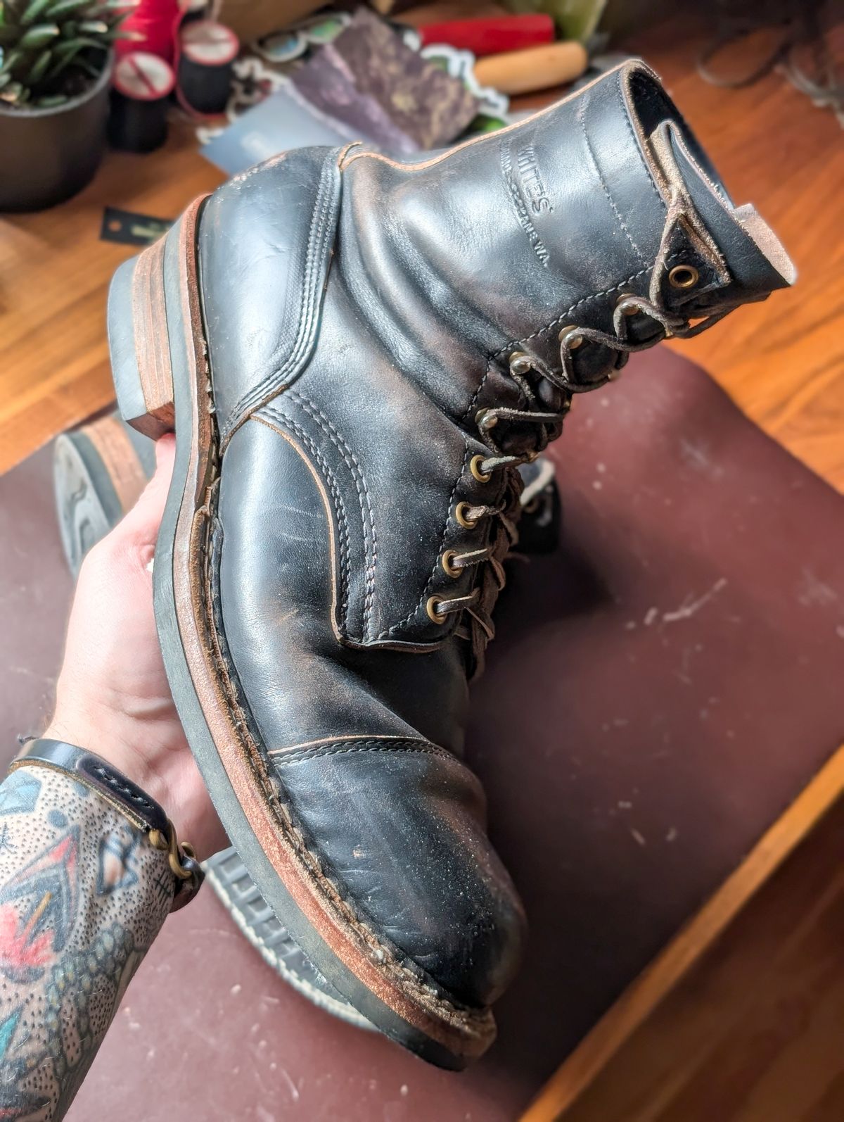 Photo by demo on January 18, 2025 of the White's Bounty Hunter in Horween Black Chromexcel.