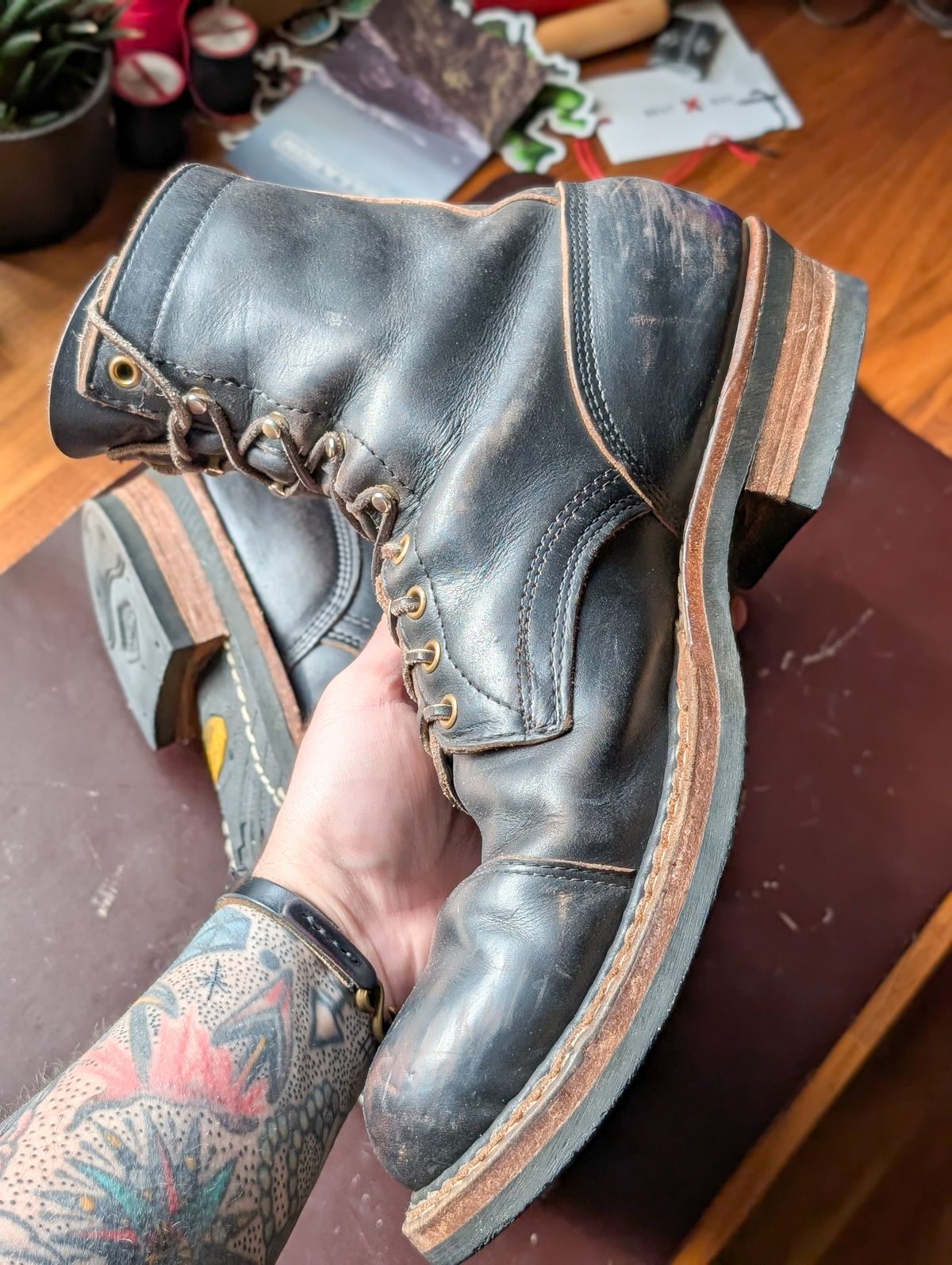 Photo by demo on January 18, 2025 of the White's Bounty Hunter in Horween Black Chromexcel.