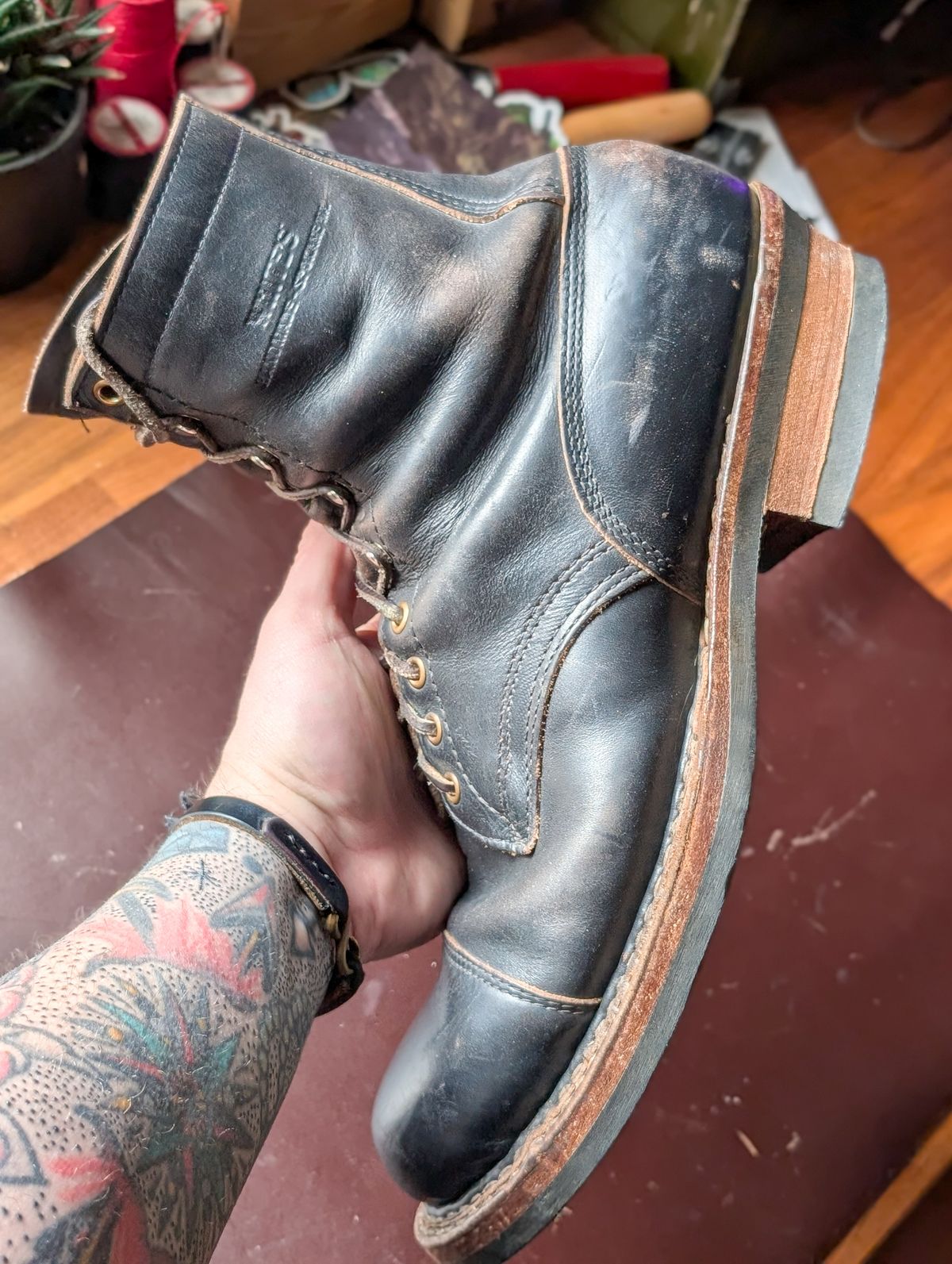 Photo by demo on January 18, 2025 of the White's Bounty Hunter in Horween Black Chromexcel.