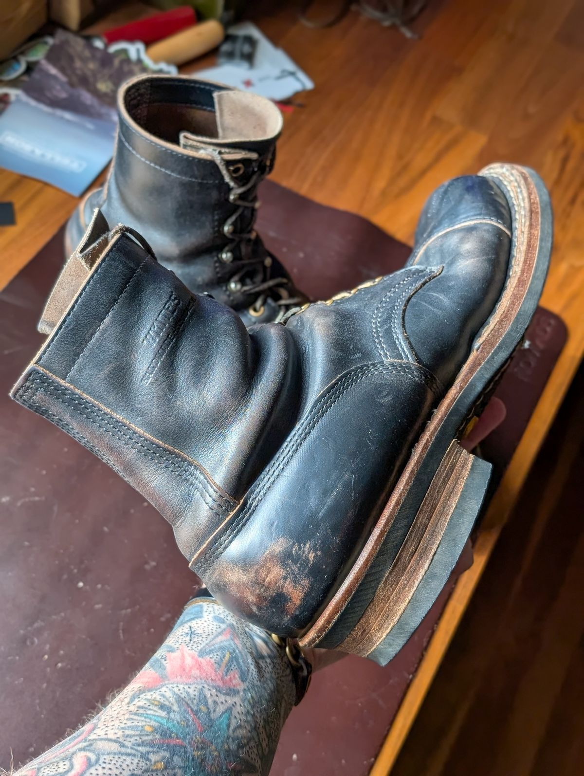 Photo by demo on January 18, 2025 of the White's Bounty Hunter in Horween Black Chromexcel.