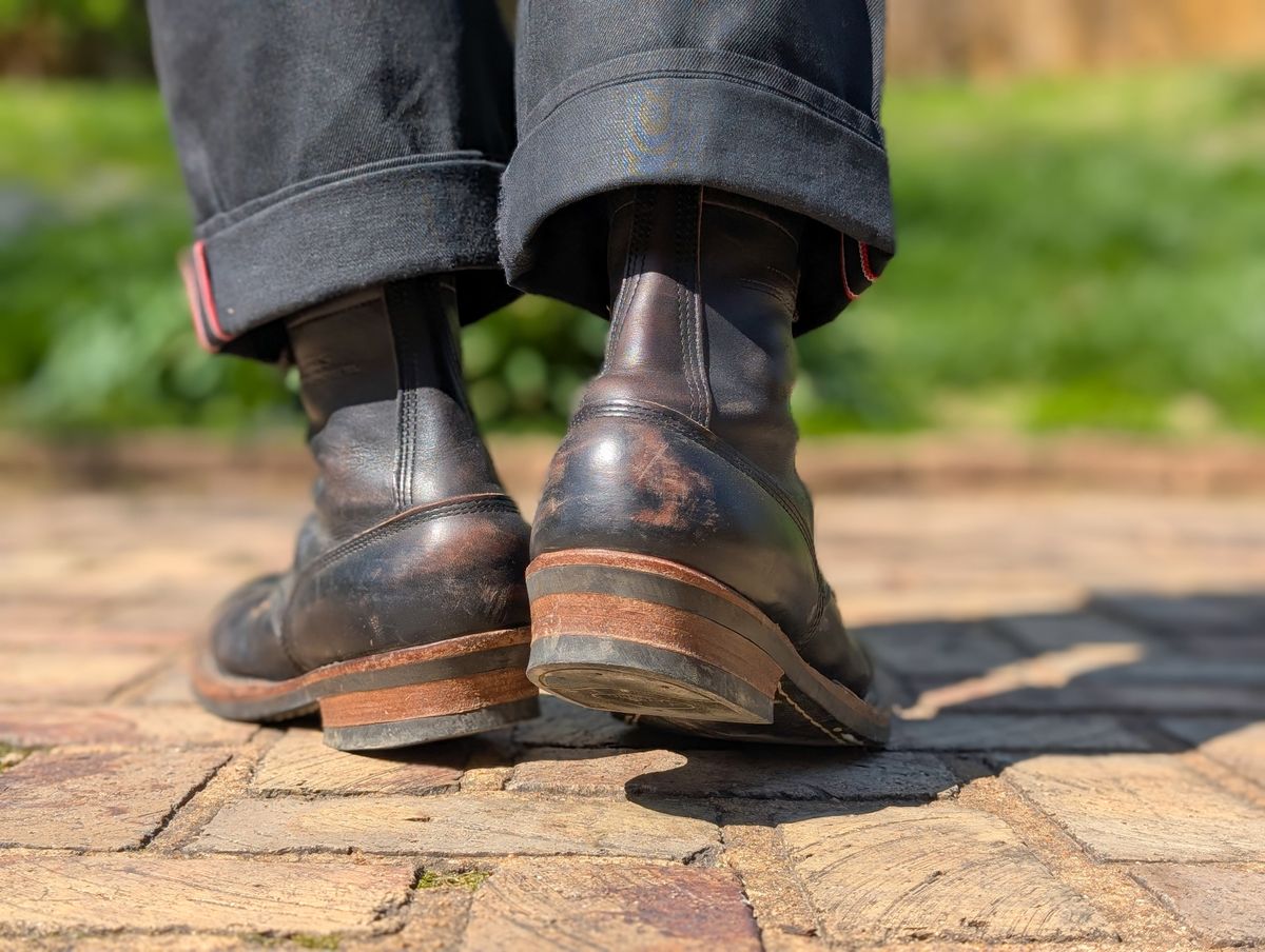 Photo by demo on April 8, 2025 of the White's Bounty Hunter in Horween Black Chromexcel.