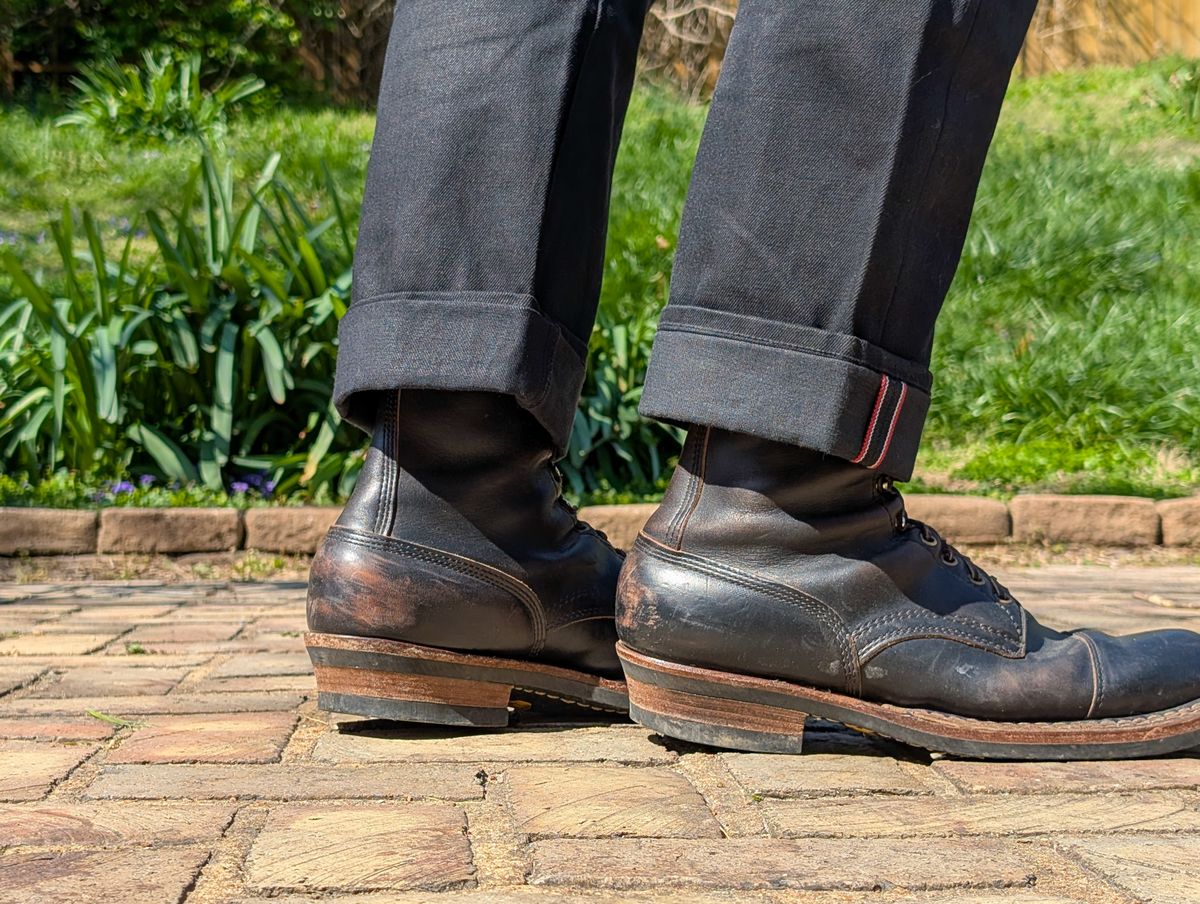 Photo by demo on April 8, 2025 of the White's Bounty Hunter in Horween Black Chromexcel.