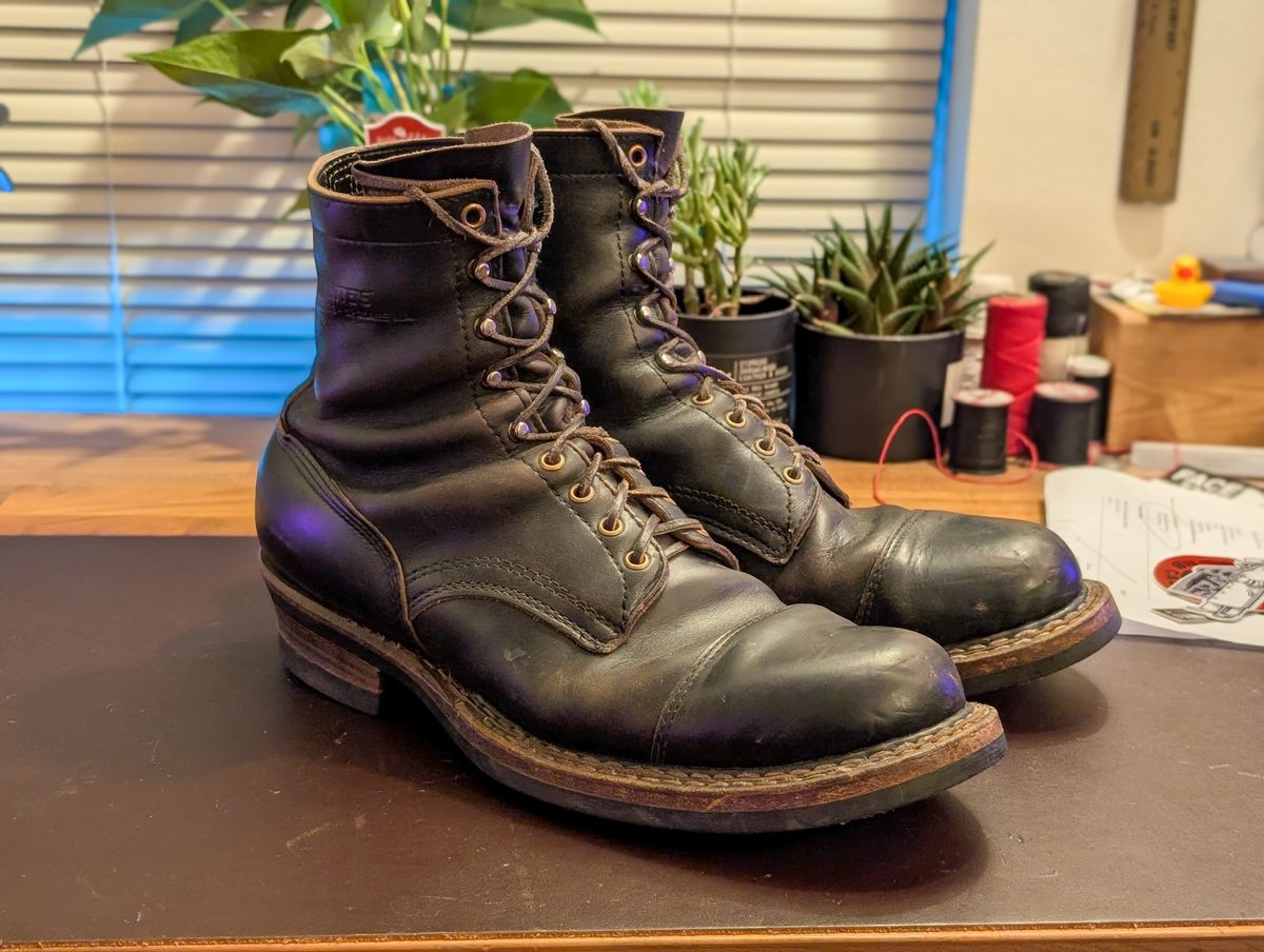 Photo by demo on June 12, 2025 of the White's Bounty Hunter in Horween Black Chromexcel.