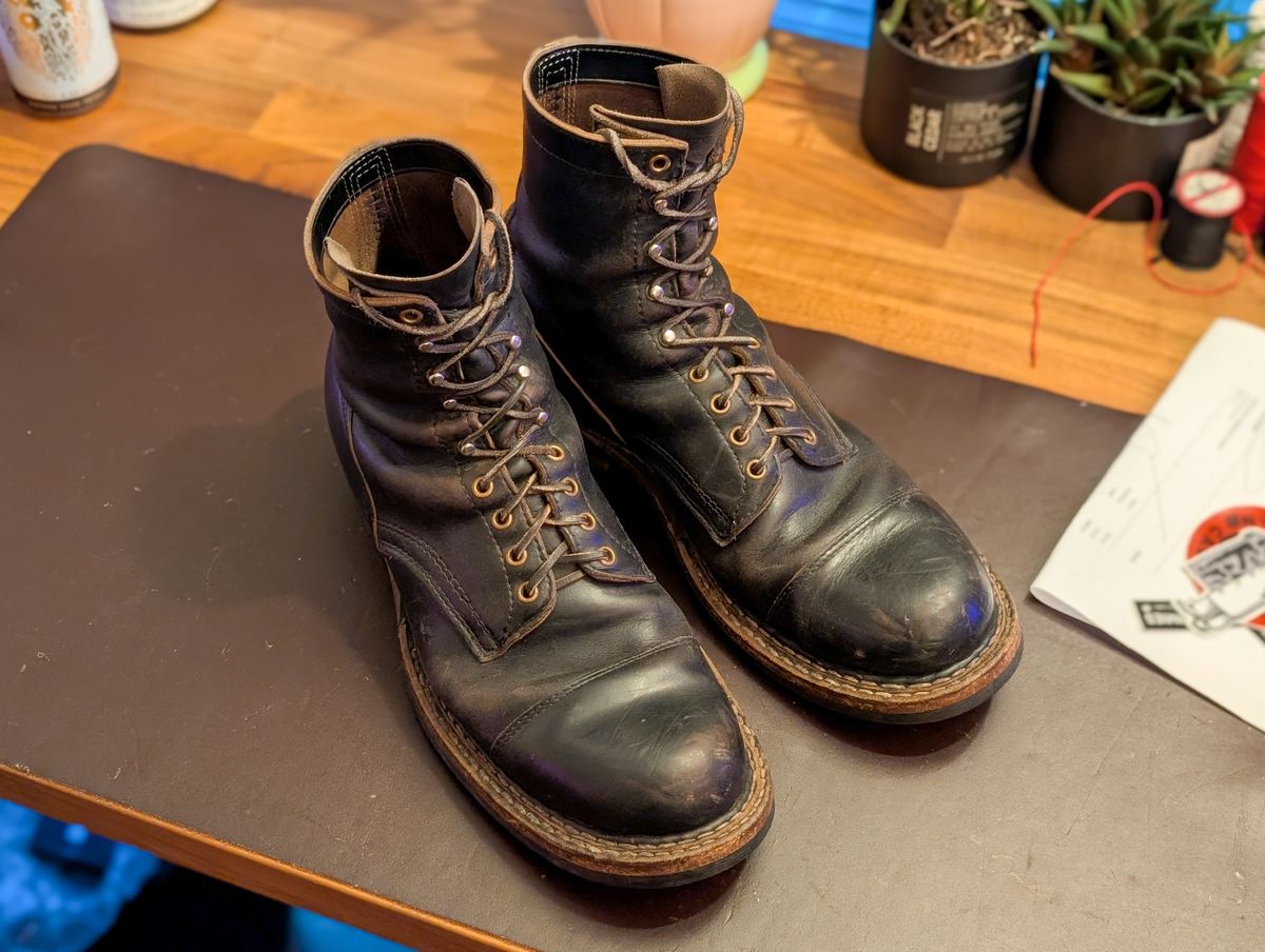 Photo by demo on June 12, 2025 of the White's Bounty Hunter in Horween Black Chromexcel.