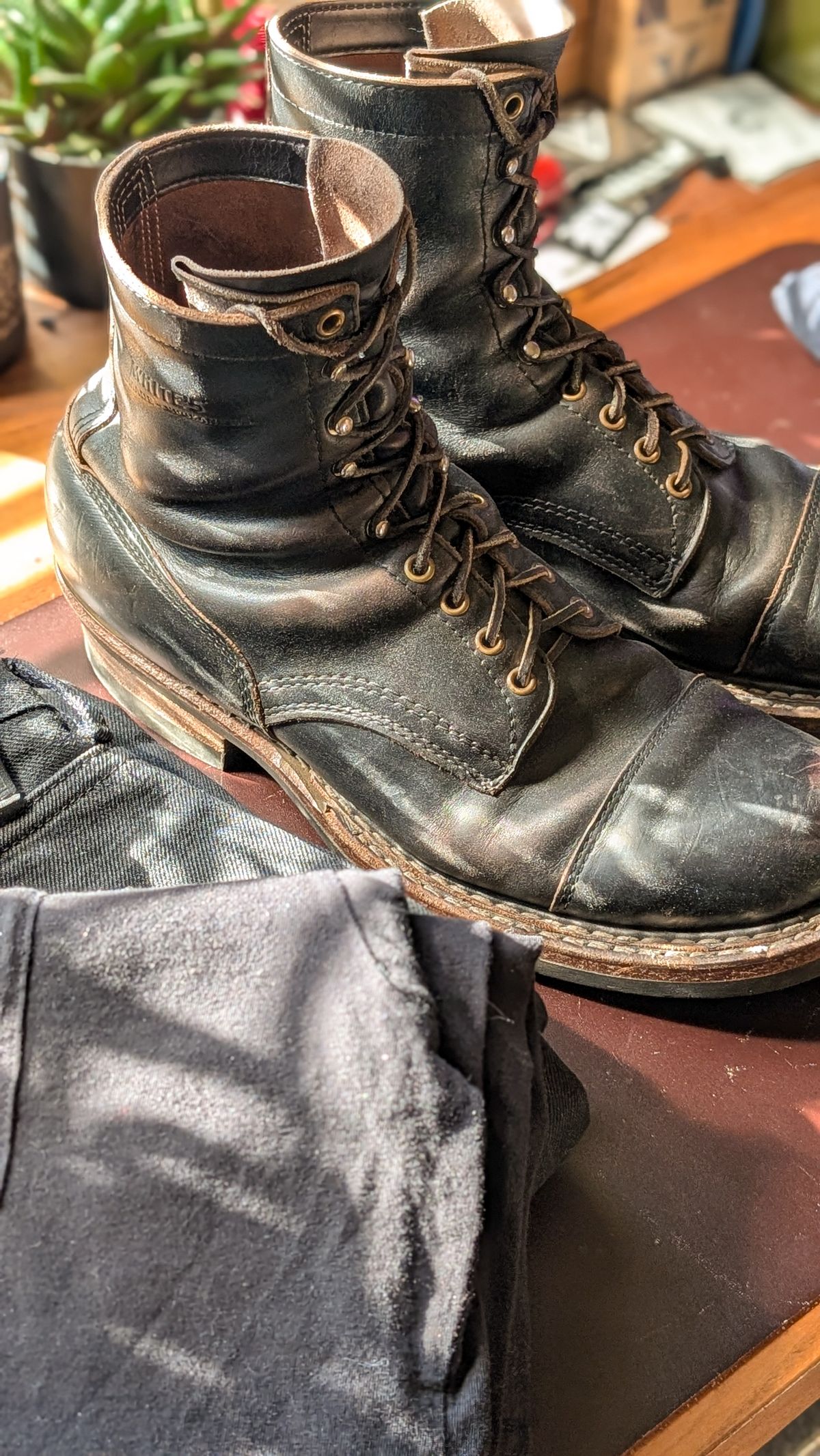 Photo by demo on January 15, 2026 of the White's Bounty Hunter in Horween Black Chromexcel.