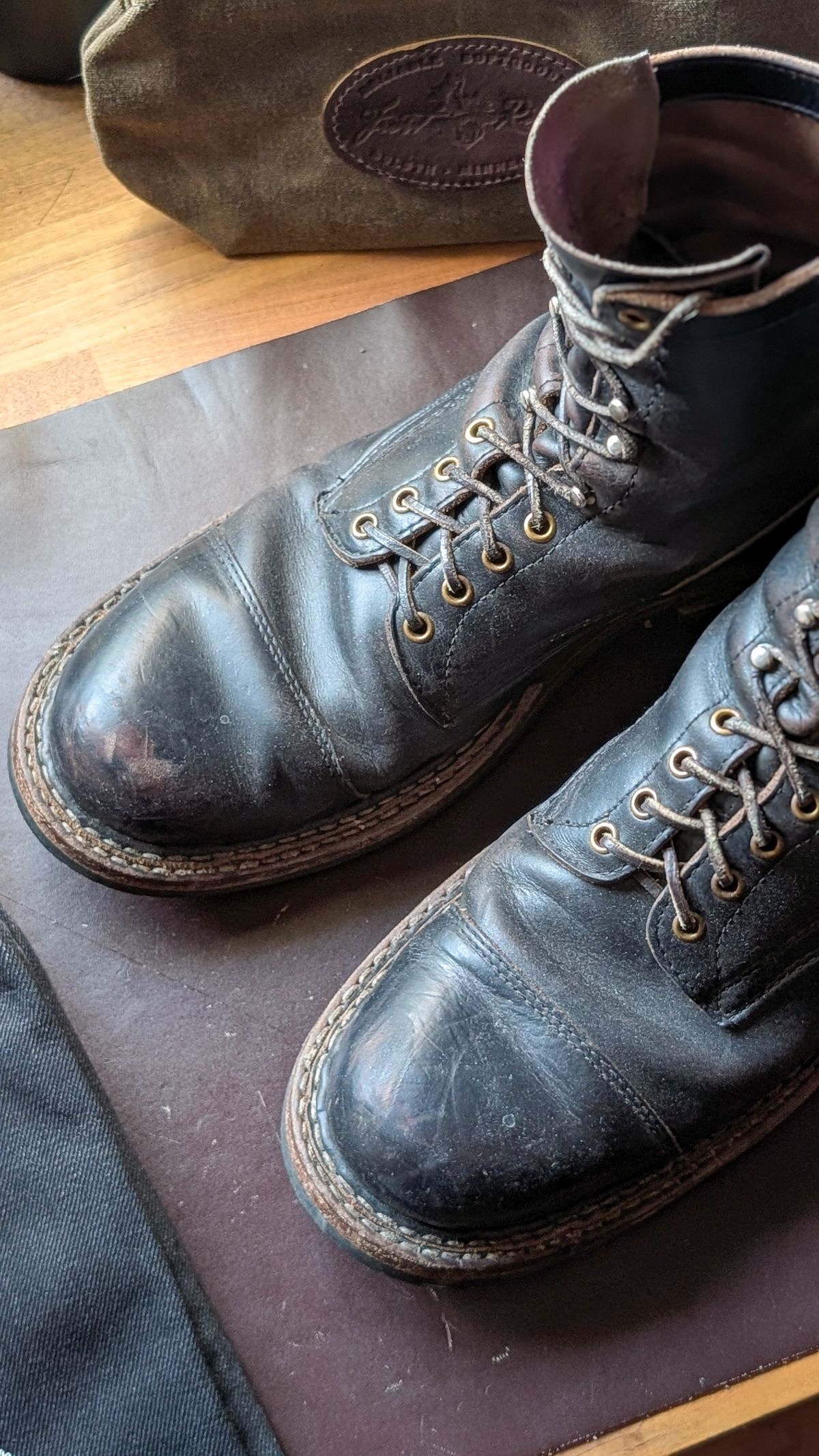 Photo by demo on April 30, 2026 of the White's Bounty Hunter in Horween Black Chromexcel.
