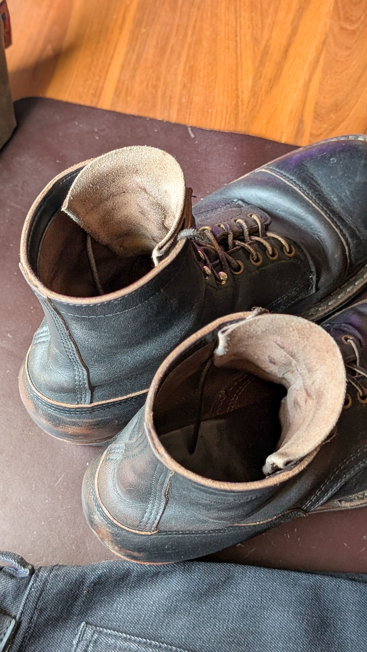 Photo by demo on April 30, 2026 of the White's Bounty Hunter in Horween Black Chromexcel.
