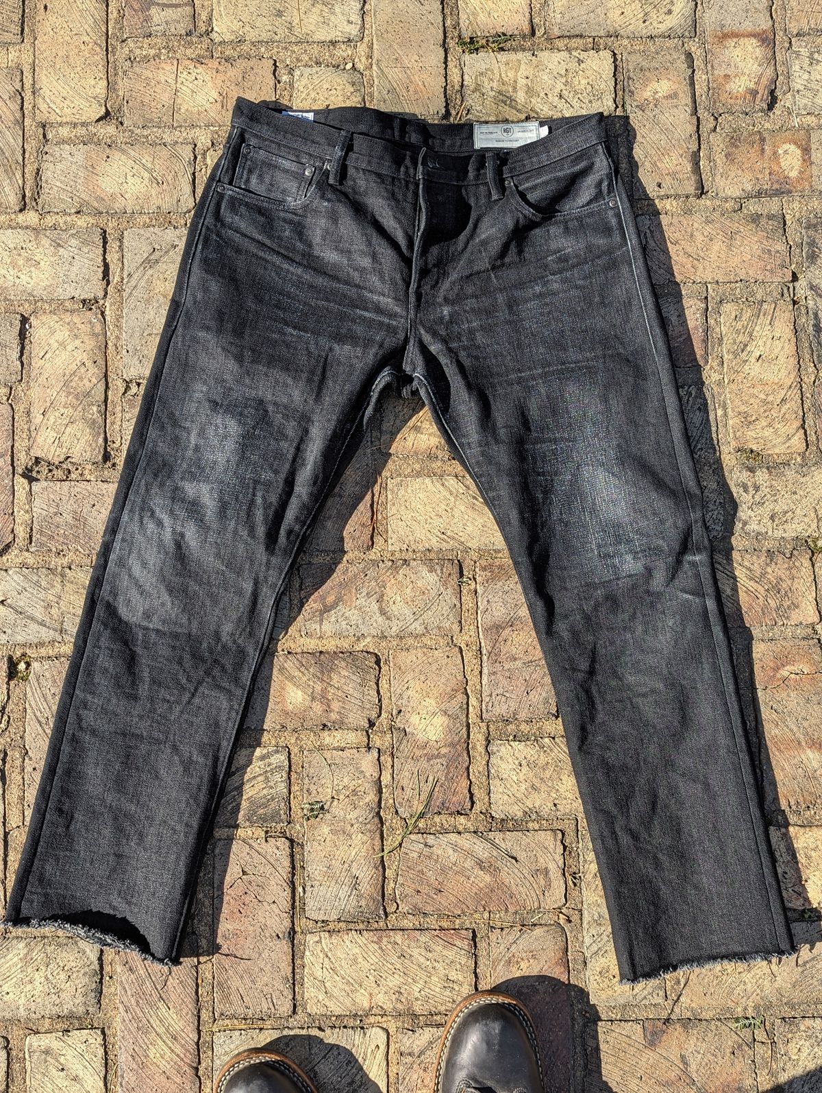 Photo by demo on April 5, 2024 of the Rogue Territory Silveridge in 17oz Cryptic Stealth.