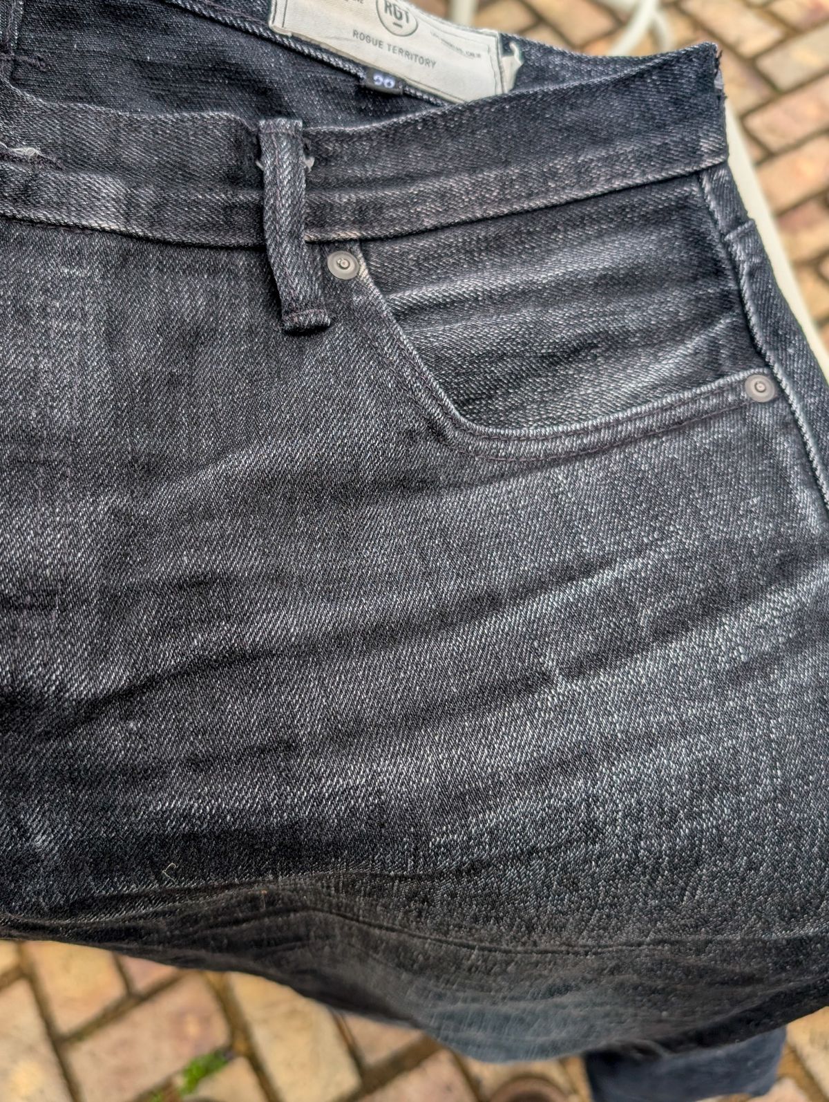 Photo by demo on December 29, 2024 of the Rogue Territory Silveridge in 17oz Cryptic Stealth.